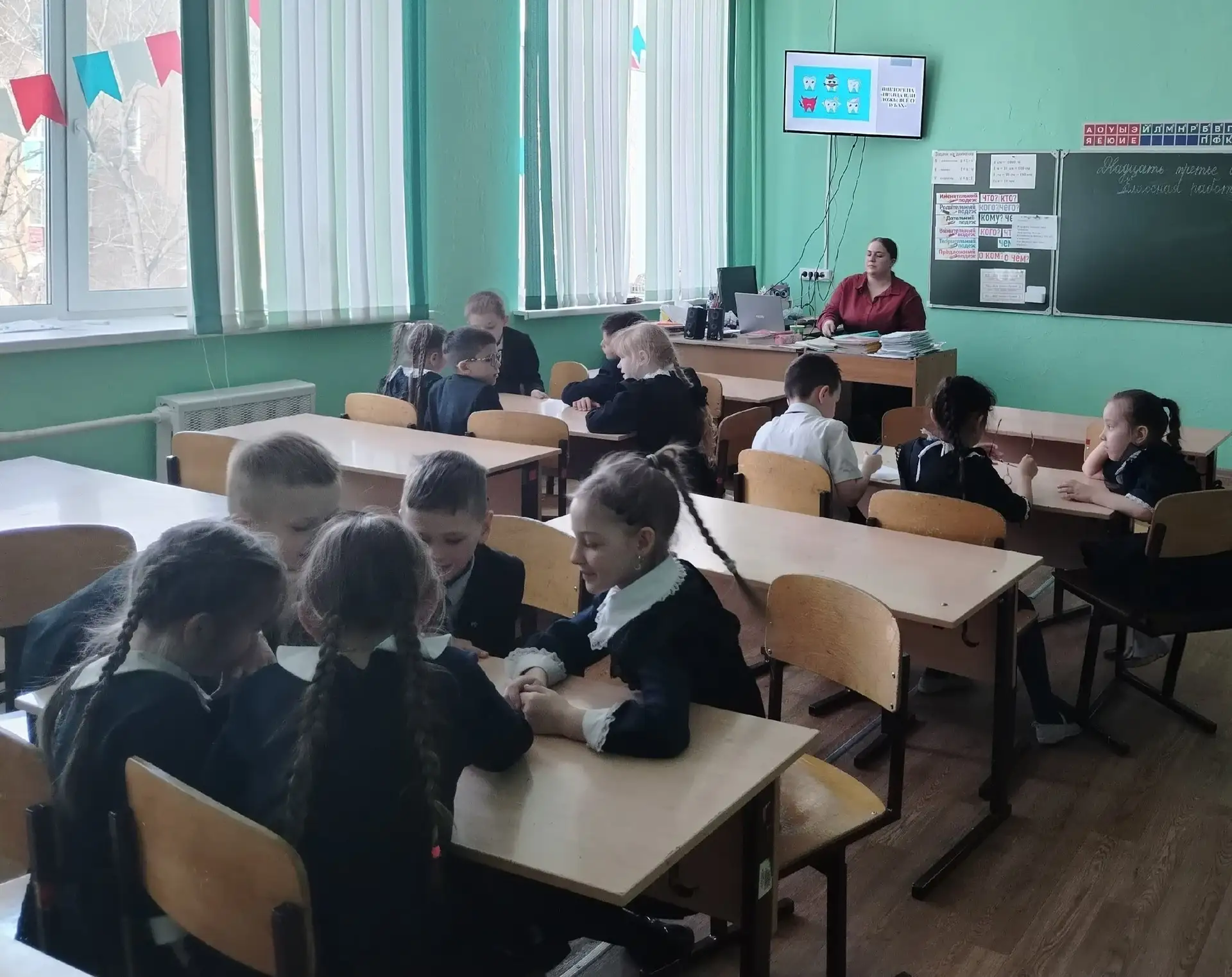 День российского стоматолога проходил в начальной школе 24 апреля!   В этот день мы хотели привлечь 