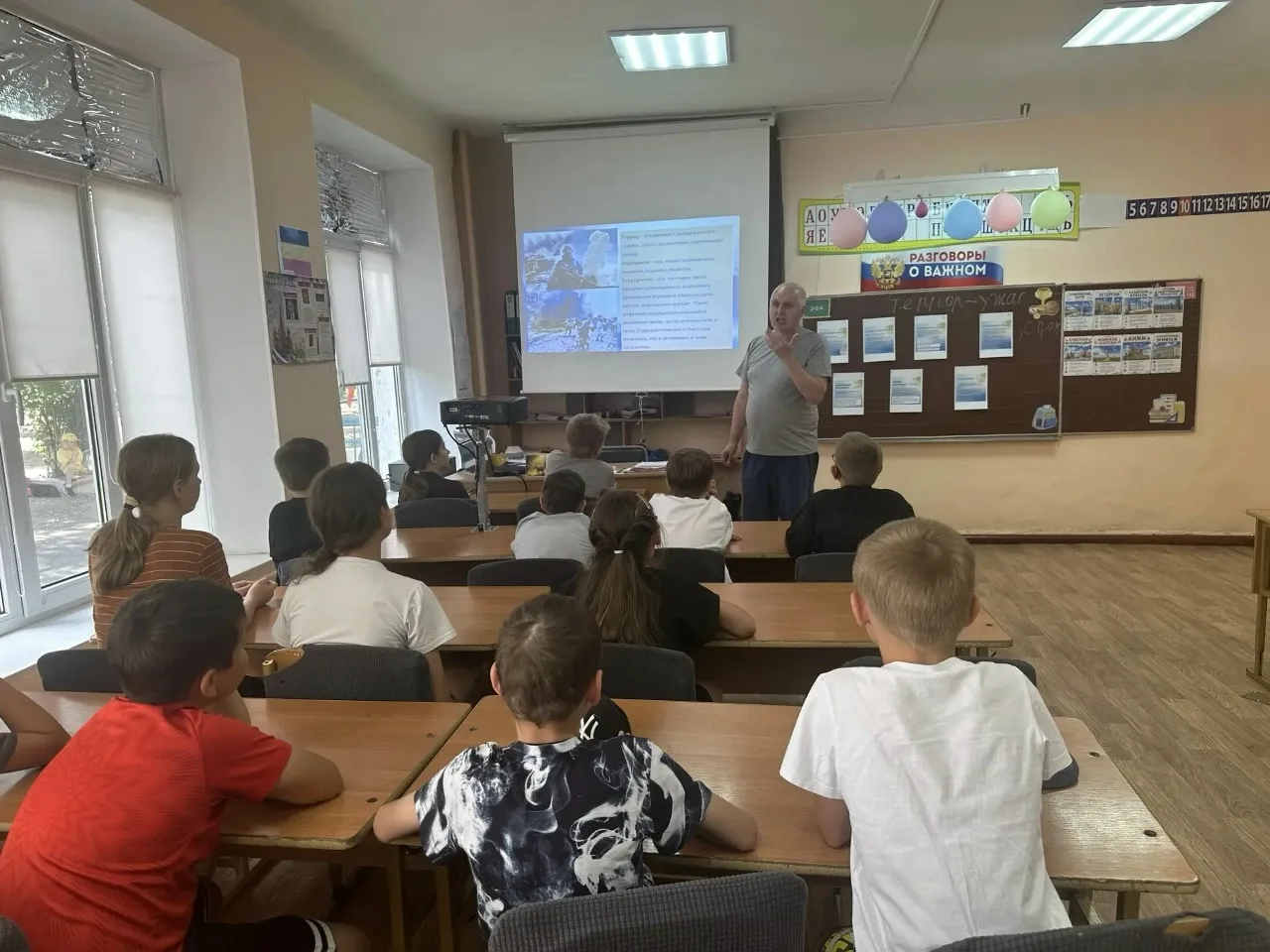 Такие беседы очень важны — они помогают детям чувствовать себя увереннее и учат правильно реагироват