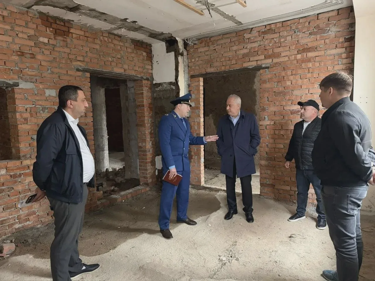 Прокуратура проверила ремонт поликлиники