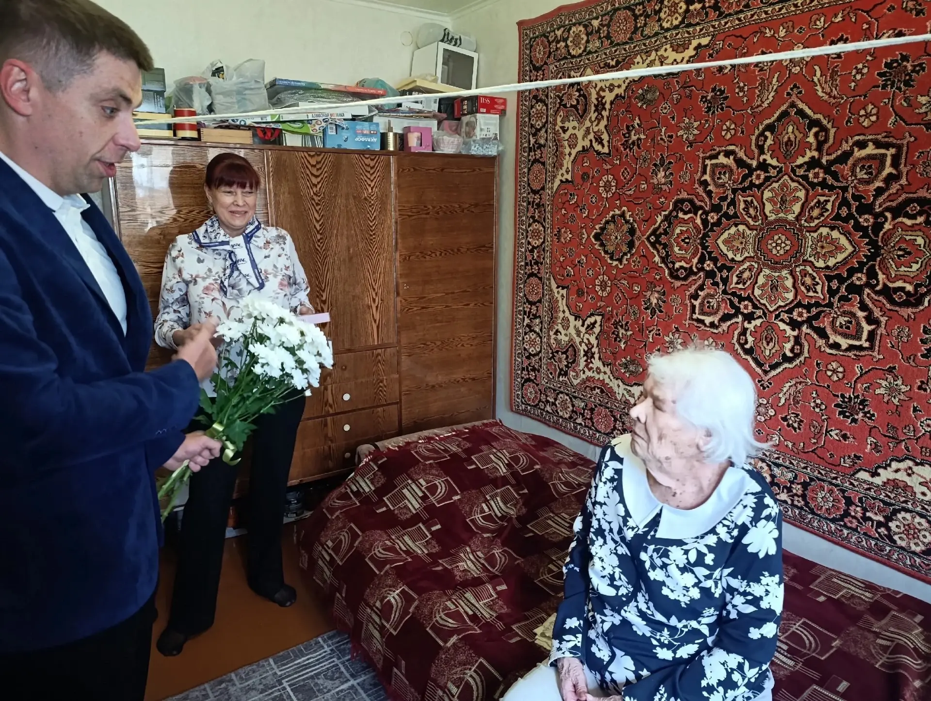 «Такие люди живут рядом с нами»: в Ухте поздравили труженицу тыла Нину Давыдову