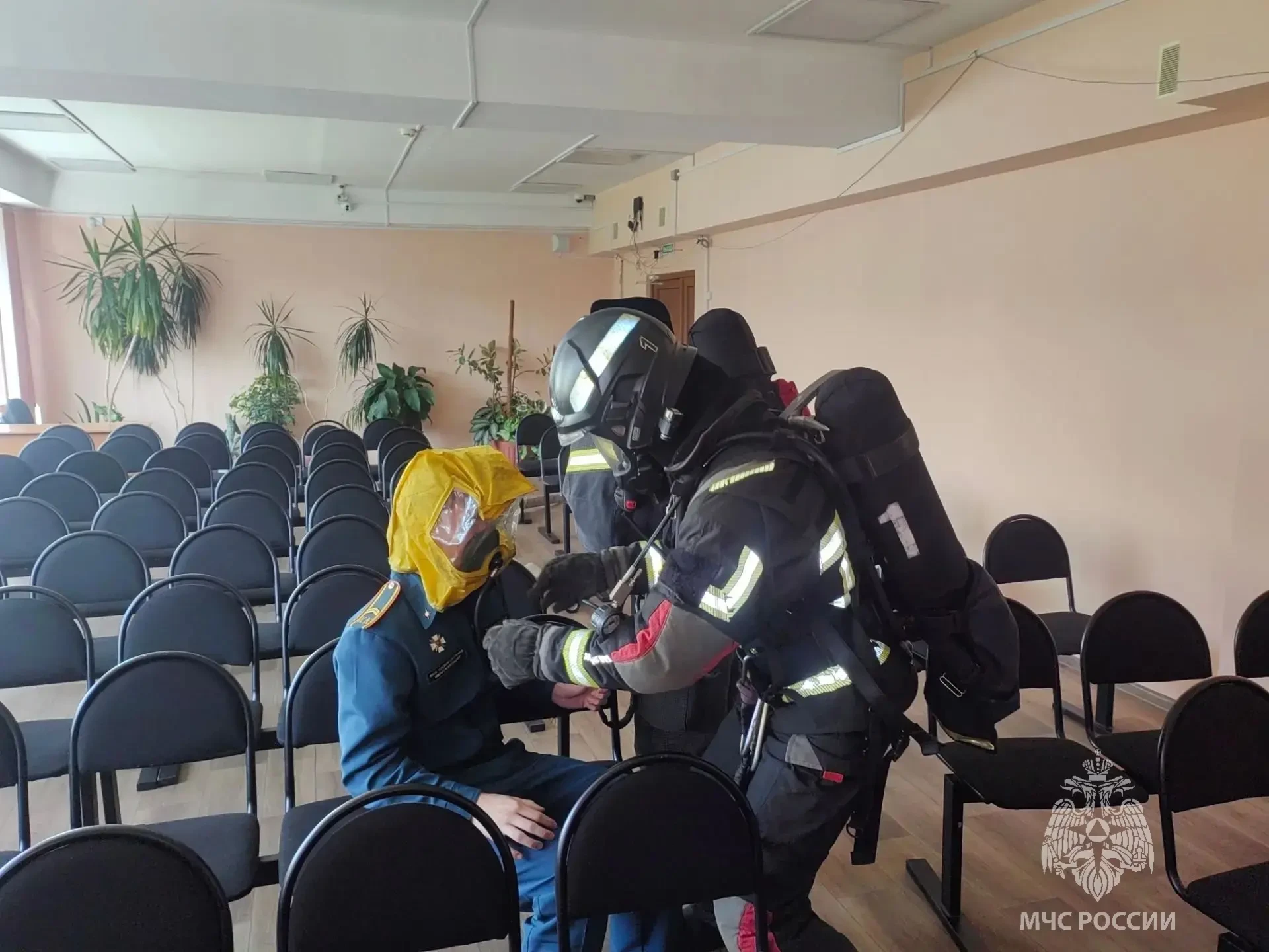 В средней школе № 28 им. Кирдищева прошли плановые пожарно-тактические учения 🚒