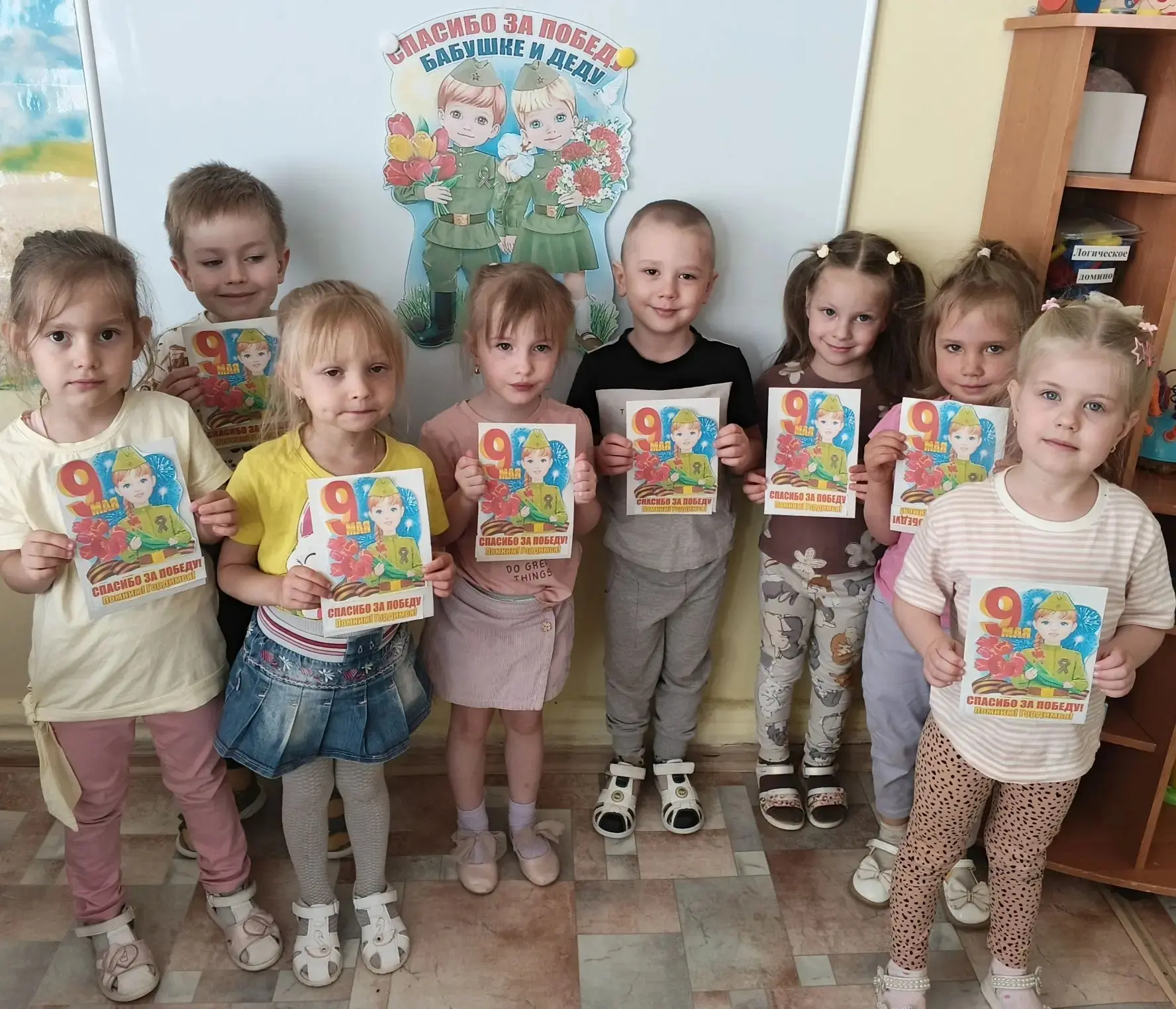 ⭐🌷В группе "Непоседы" проведена беседа  "Спасибо Деду за Победу".  Дети рассмотрели пл...