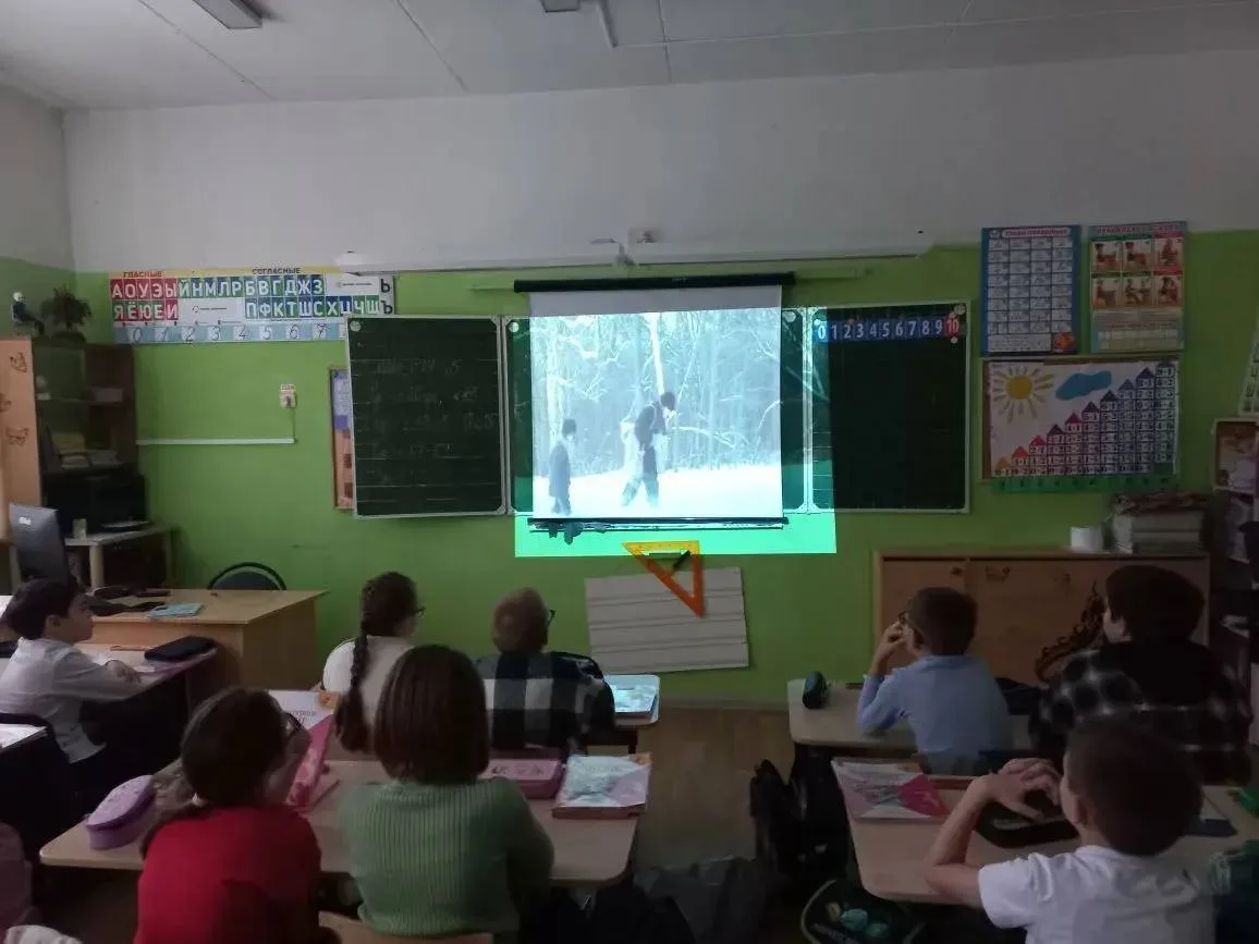 🎖Маленькие герои большой войны  🎬В нашей школе состоялся кинолекторий с просмотром фильма "Африка" –