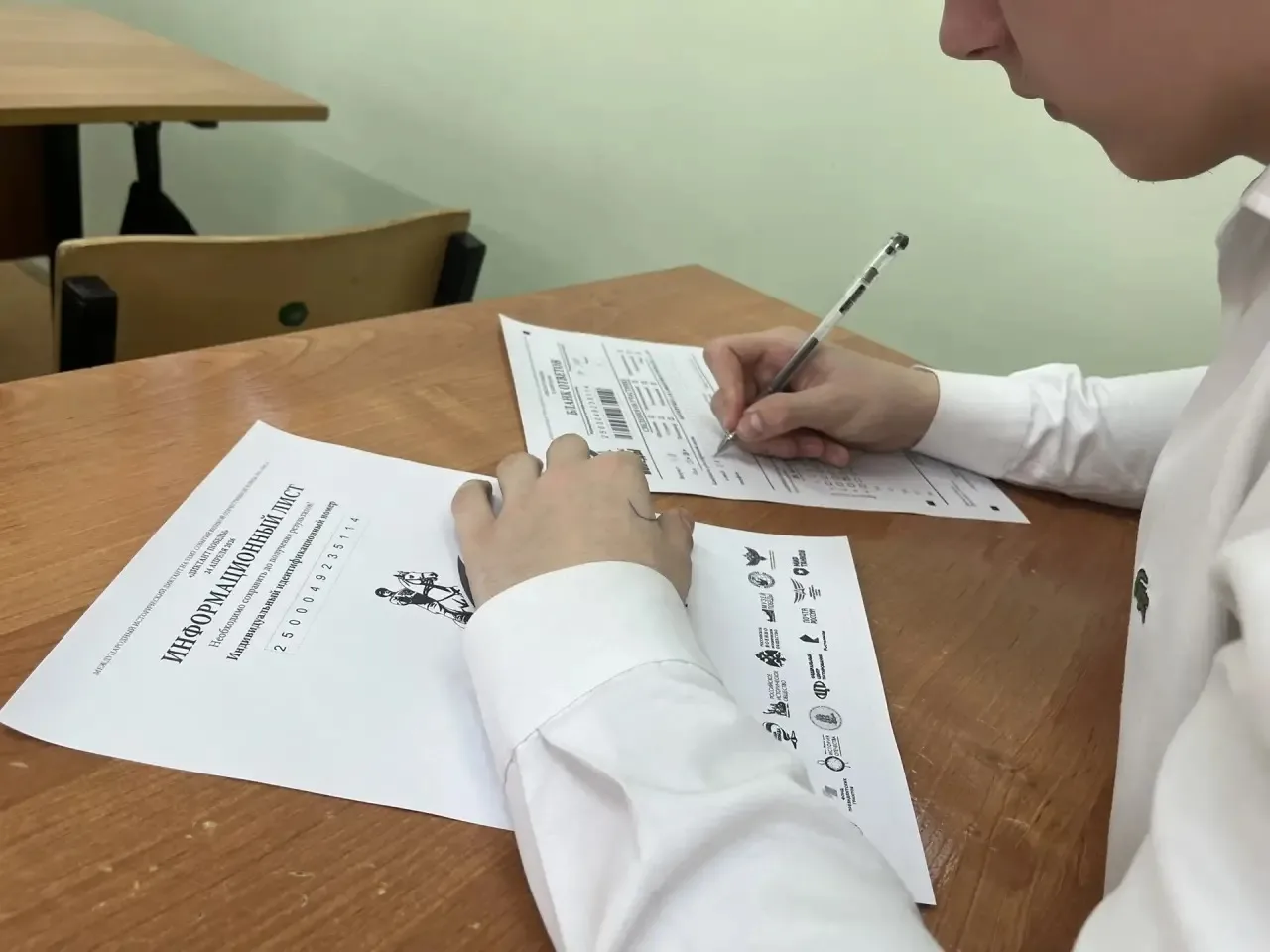 Сегодня наша школа стала частью масштабной всероссийской акции! 🇷🇺  Вместе со всей Россией ученики 8