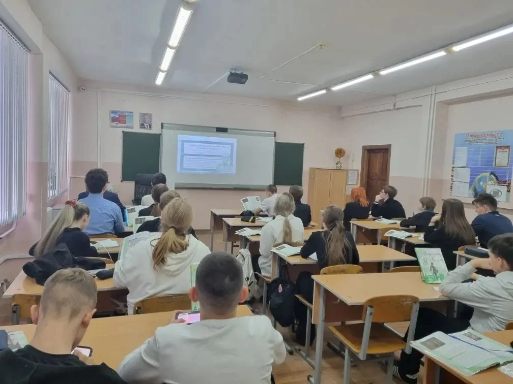 🔔 Тематический урок «Тёмная сторона ИИ»  24 марта в нашей школе прошёл тематический урок, посвящённы