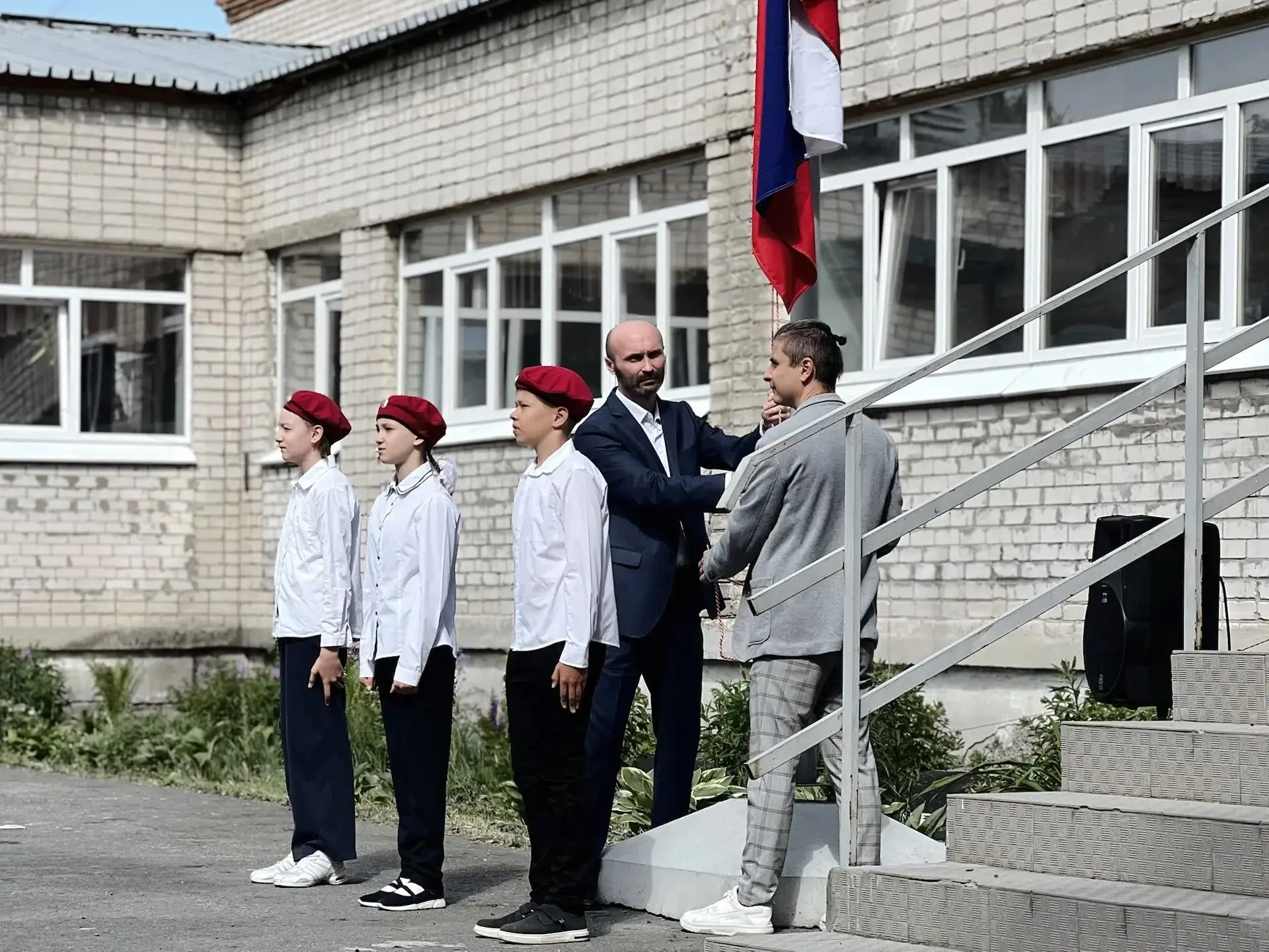 🔔 Сегодня особенный день — для наших девятиклассников и одиннадцатиклассников прозвенел последний зв