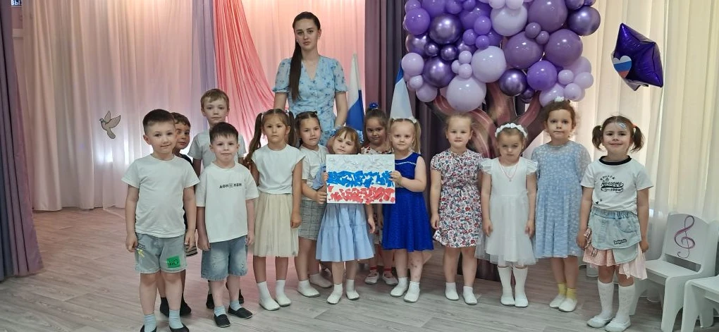 С Днём России! 🇷🇺
В  детском саду "Чебурашка"  прошёл настоящий праздник любви к Родине! В честь Д