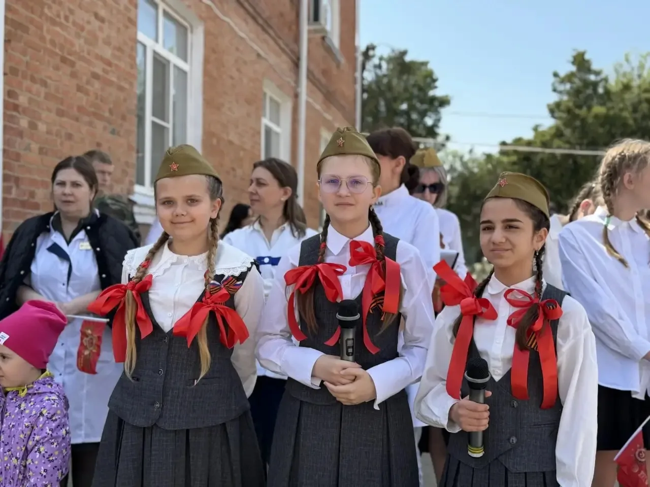 🕊️Сегодня мы снова победили. 🕊  Сегодня наша школьная линейка, посвящена Дню Победы!  81 год Победы!
