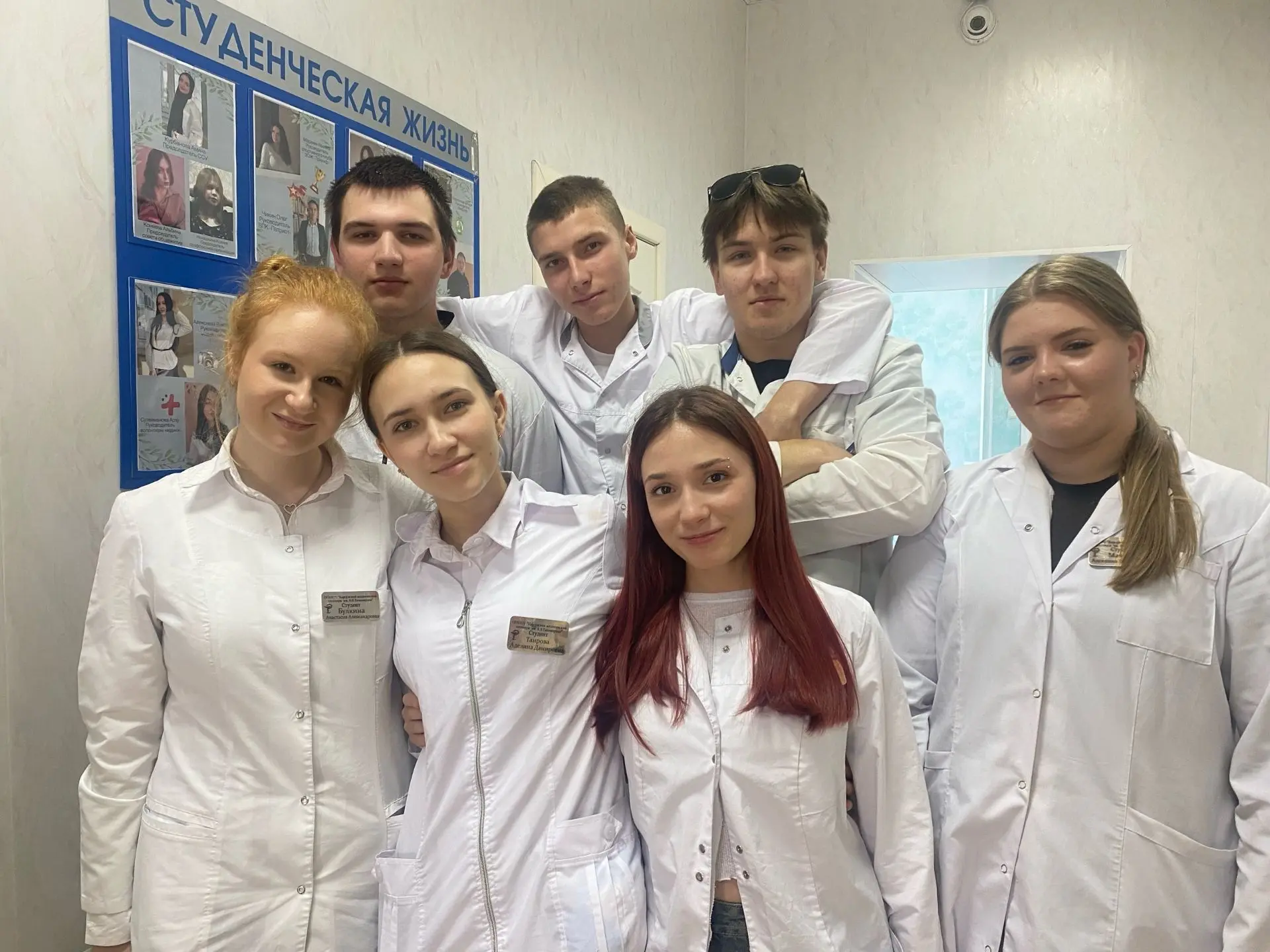 Студенты 21  лд группы  успешно сдали экзамены! 
Впереди каникулы — время для отдыха и новых впечатл