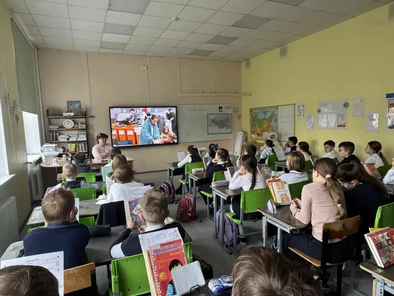 🗓️ Сегодня в школе на уроке «Разговоры о важном» прошло занятие «День Земли- каждый день». Школьники