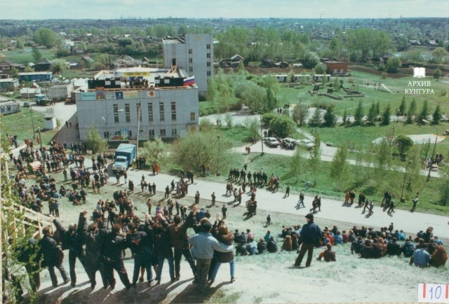 Фестиваль "Rock-Line", впервые прошел в Кунгуре в 1996 г. Фестивальная сцена разместила...