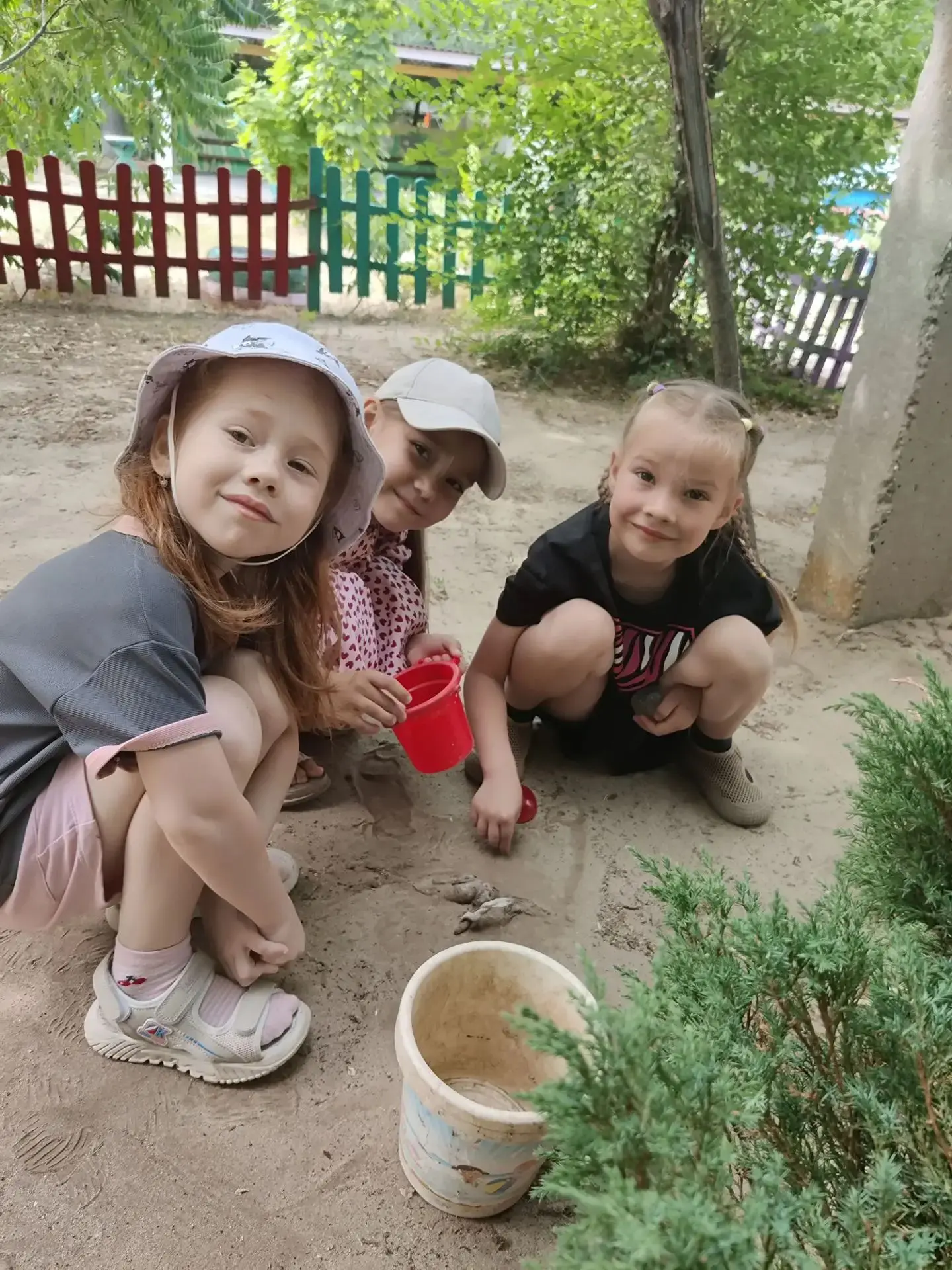 У нас в группе "Акварелька" начался летне-оздоровительный период! После второго завтрака будем выход