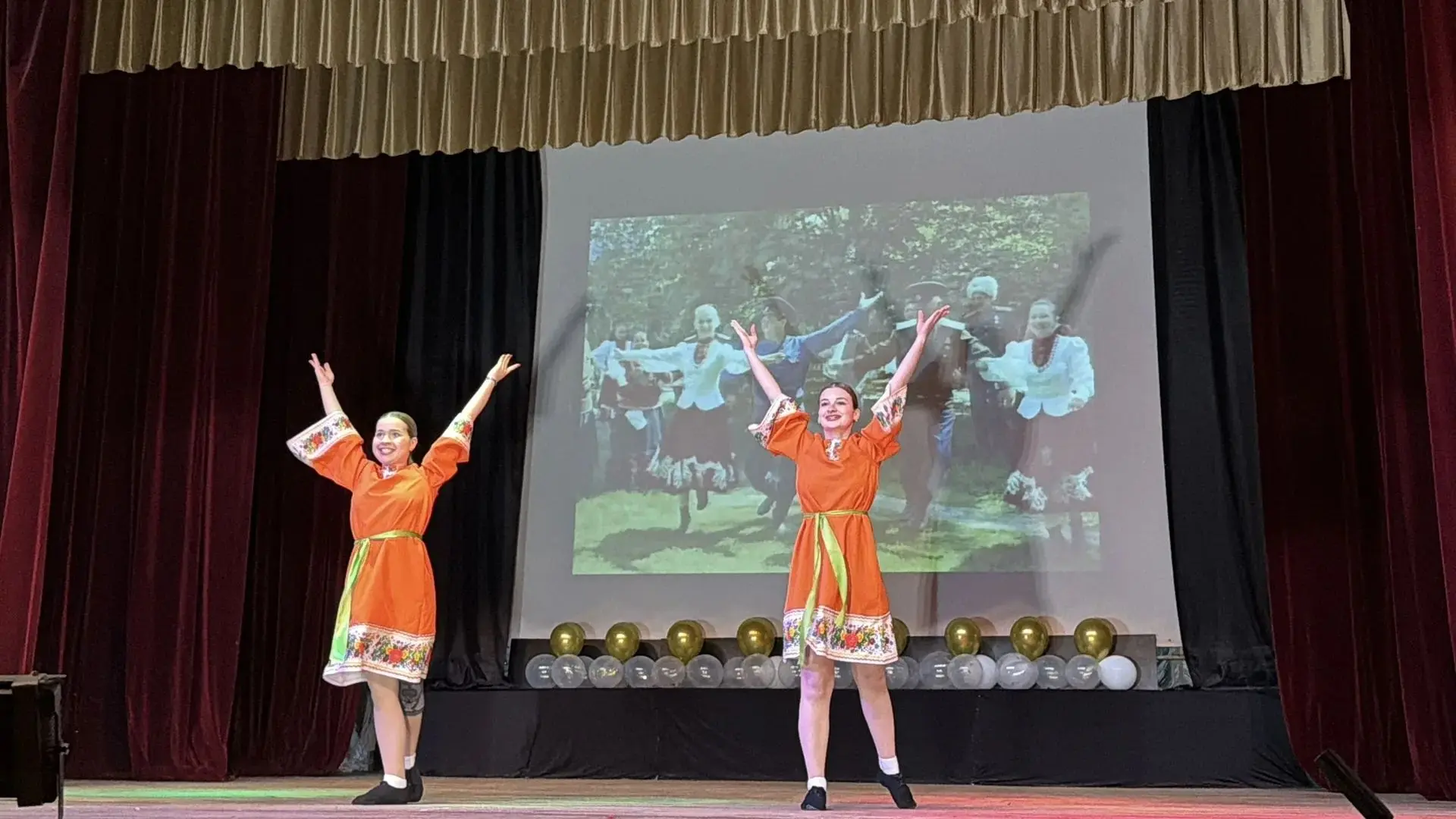 💥 Яркие моменты с большой сцены! Наш дуэт "Кави" на отчётном концерте в Донском ГАУ! �...