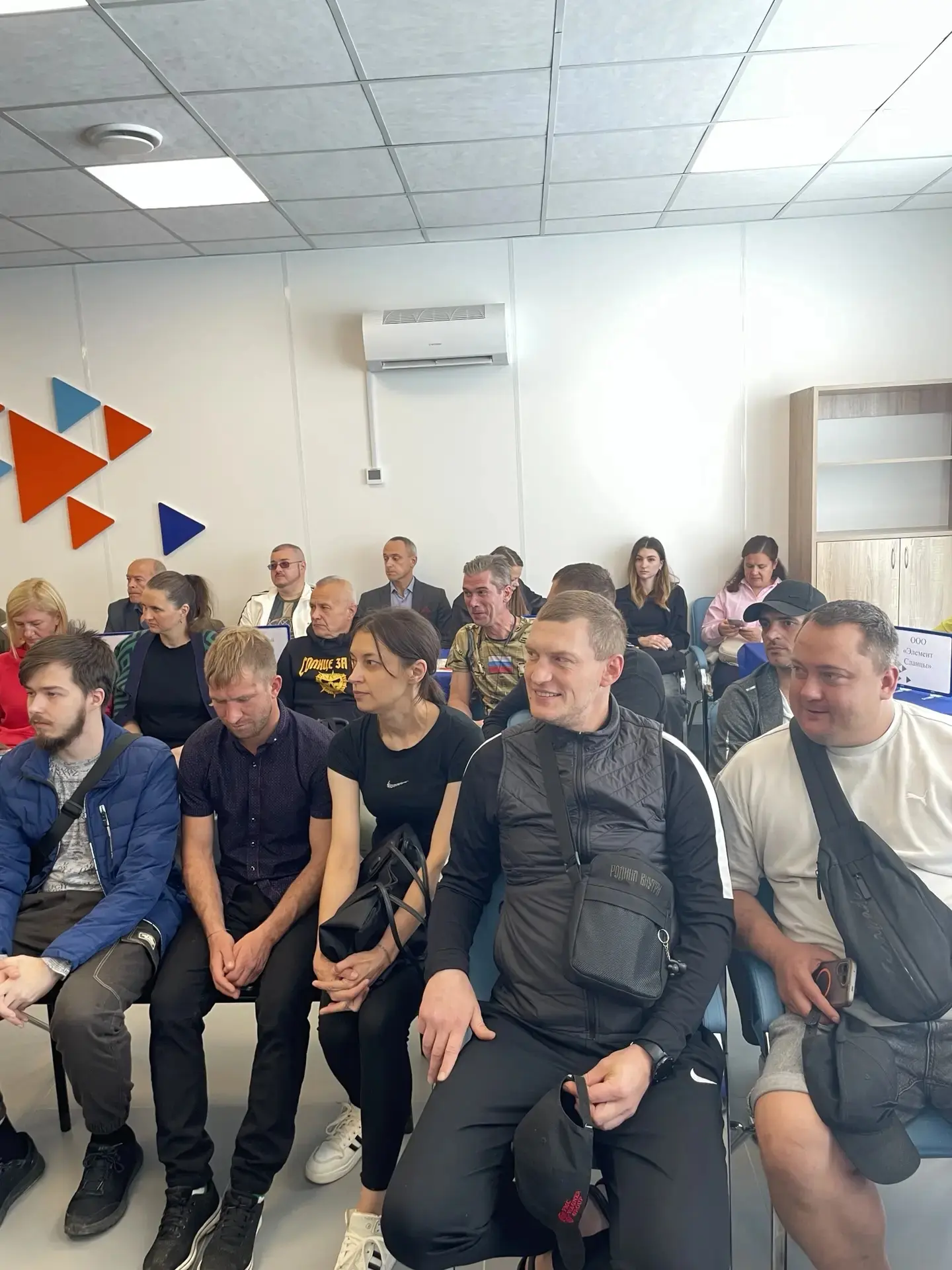 Ярмарка вакансий в Сланцах: реальные возможности для участников СВО и их семей
