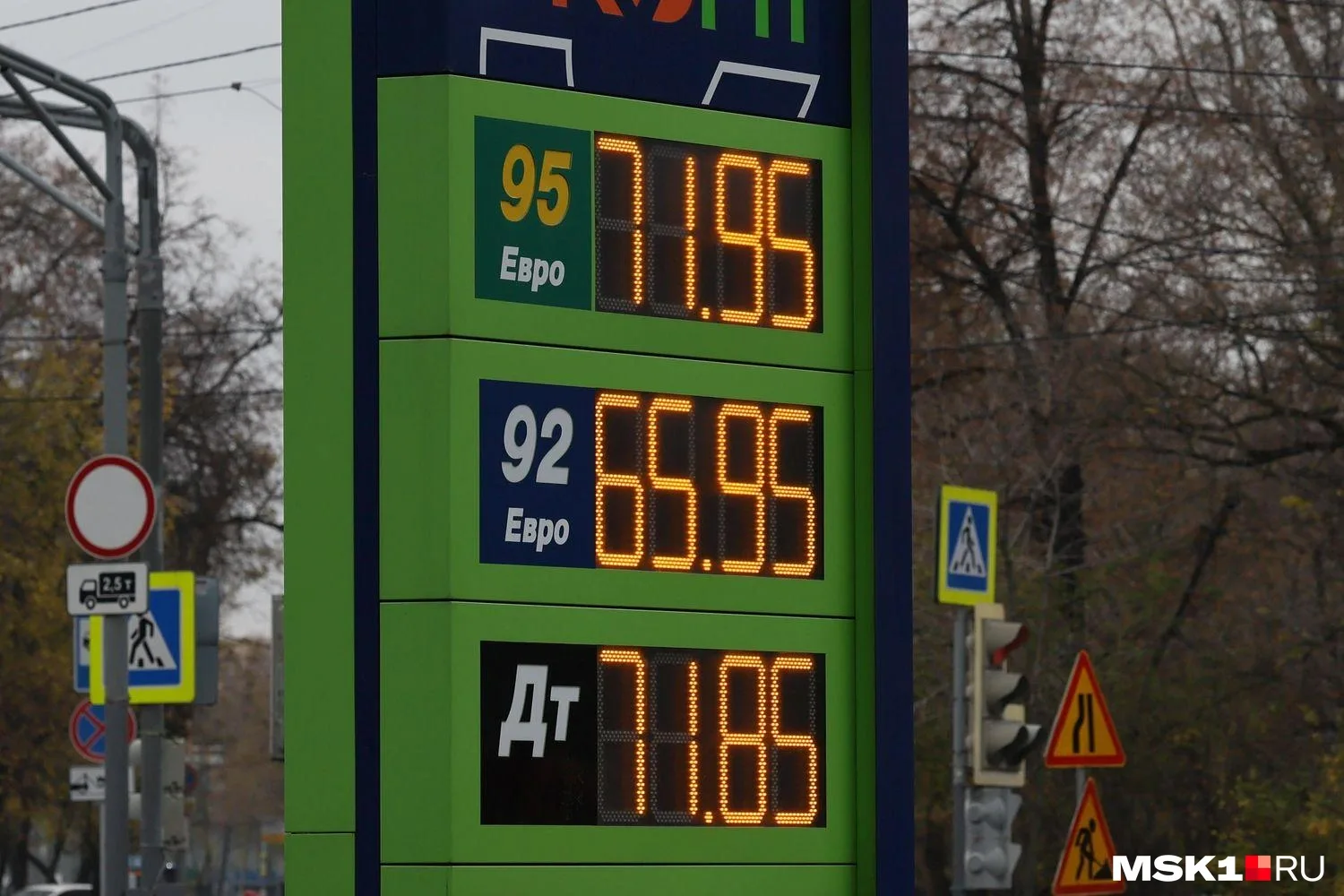 В России начинается очередной топливный кризис

Стоимость бензина в последние недели резко поползла 