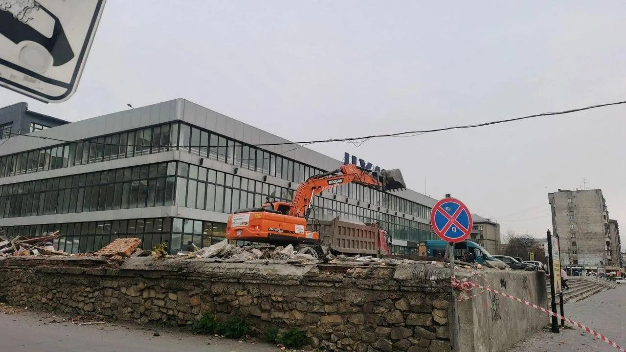 ⚒️ ЦУМ начали готовить к сносу.