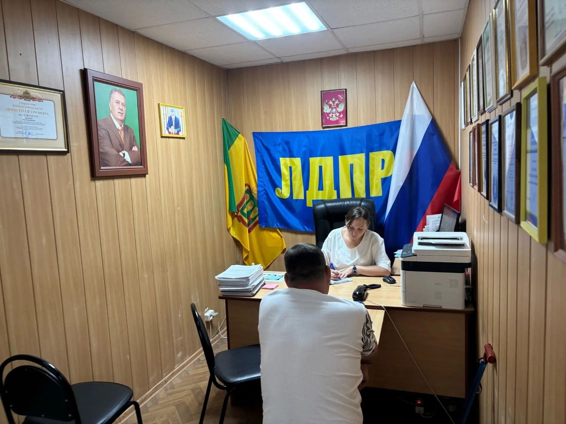 В Пензе депутат ЛДПР Анна Михалищева проконсультировала участника СВО по вопросам выпла...
