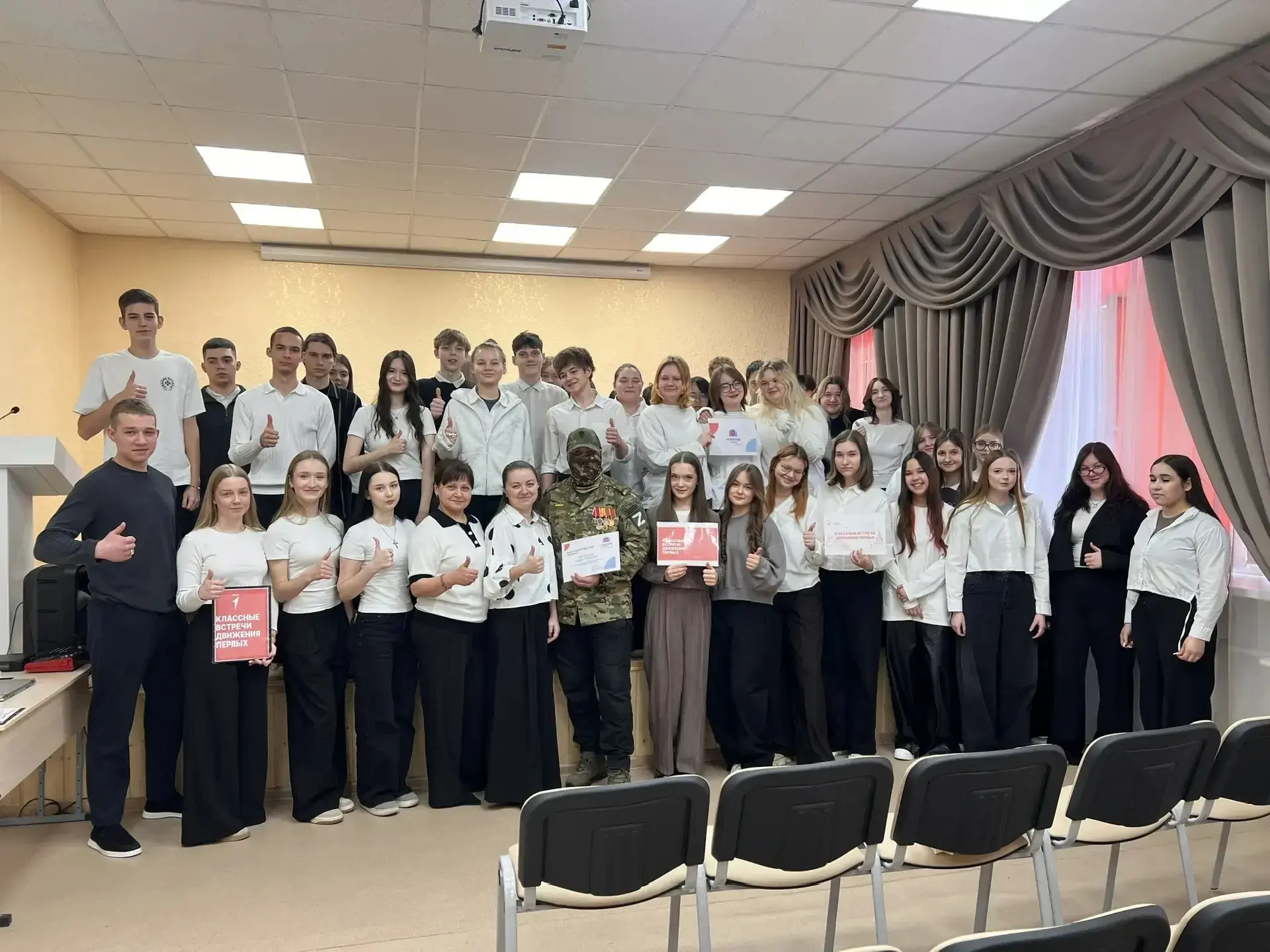 Герои среди нас: Классная встреча с участником СВО  В нашей школе прошла по-настоящему патриотическа