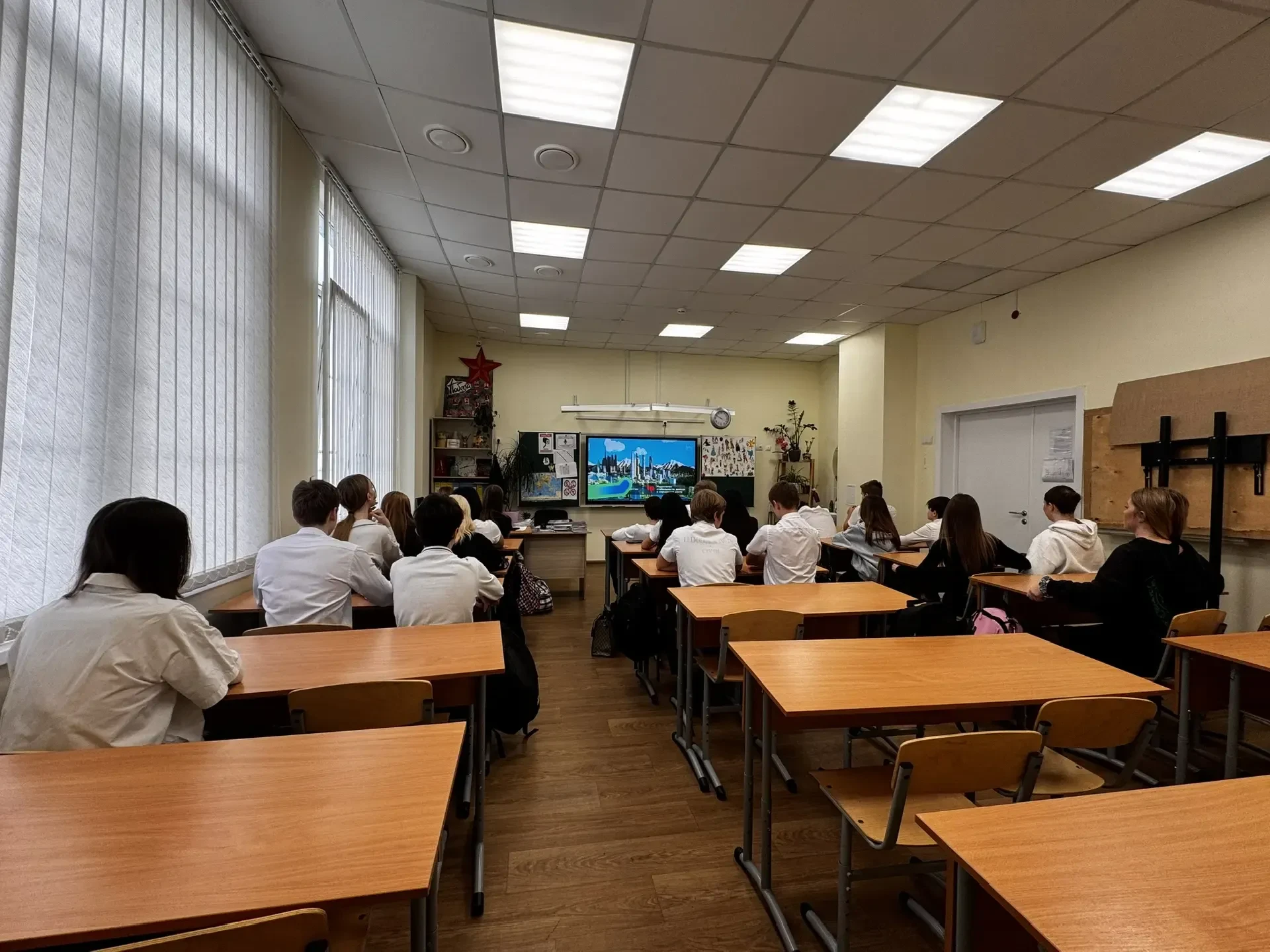 ⏰Сегодня  в школе профориентационное занятие, в рамках курса  «Россия — мои горизонты», прошло по те