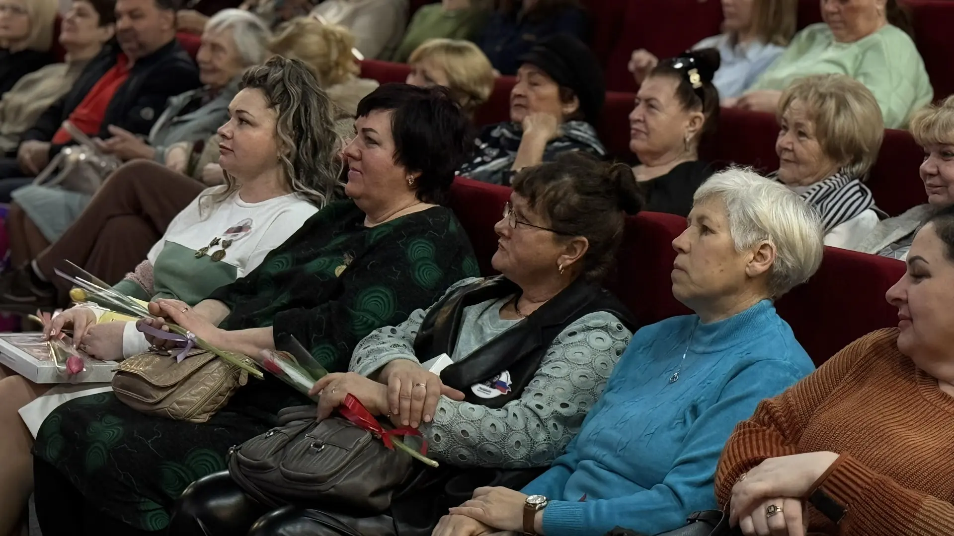 В преддверии 8 Марта в кинотеатре «Заря» прошел праздничный концерт, наполненный музыкой и вдохновен