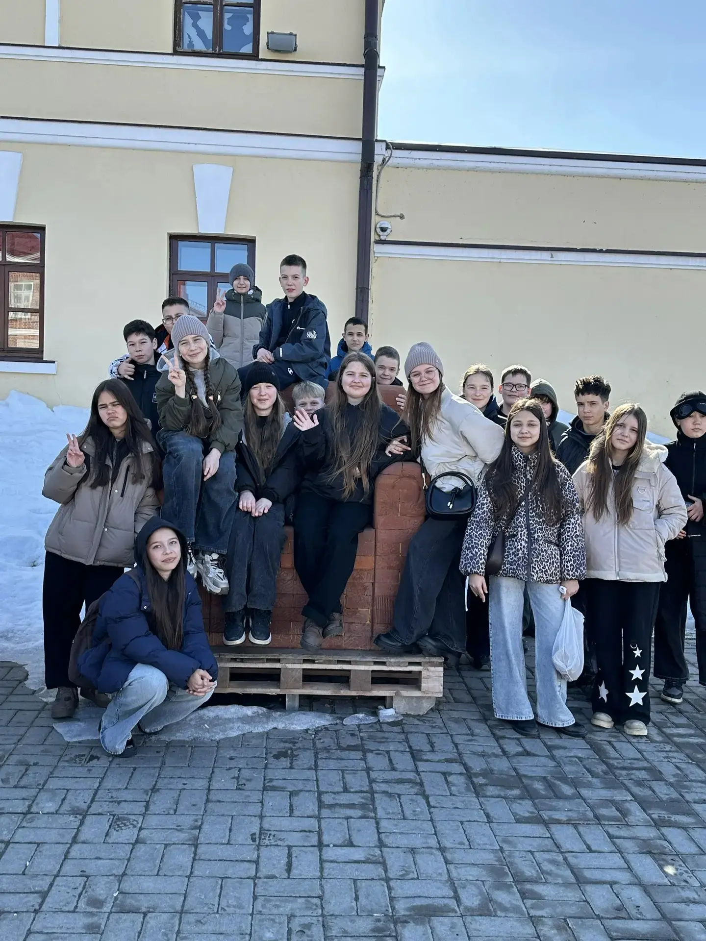 Путешествие в историю: шестиклассники покорили остров-град Свияжск! 🚌🏰✨ 🗓️ 25 марта — день, который 