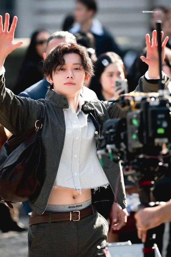 Ёнджун (TXT) и Момо (TWICE) на показе Miu Miu.