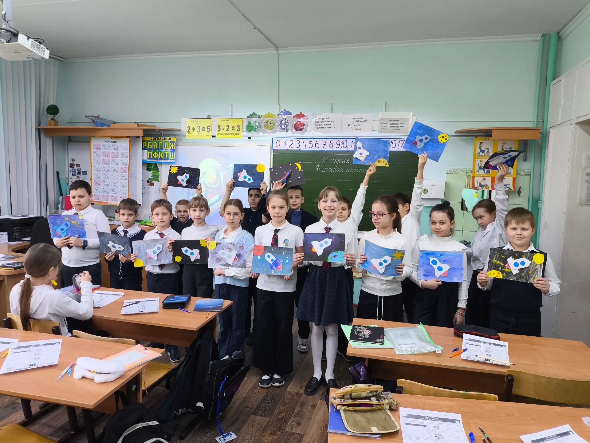Ученики 2В класса совершили путешествие по неизведанным планетам. Классный час был посвящен 65-летию