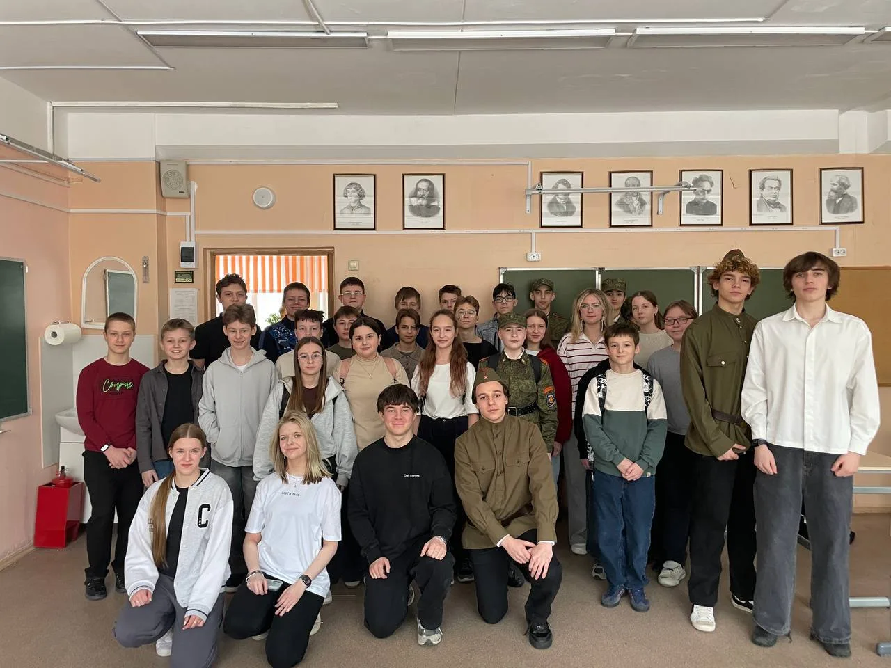🌟🔬 Дорогие друзья!  В нашей школе прошел удивительный День науки! 🎉   Ученический Совет подготовил з