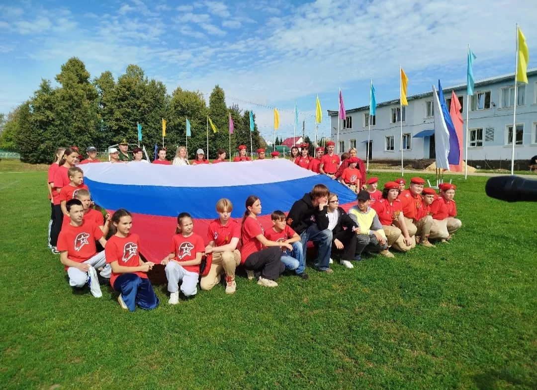 🇷🇺 Как отпраздновали День Государственного флага Российской Федерации в округах Калуж...