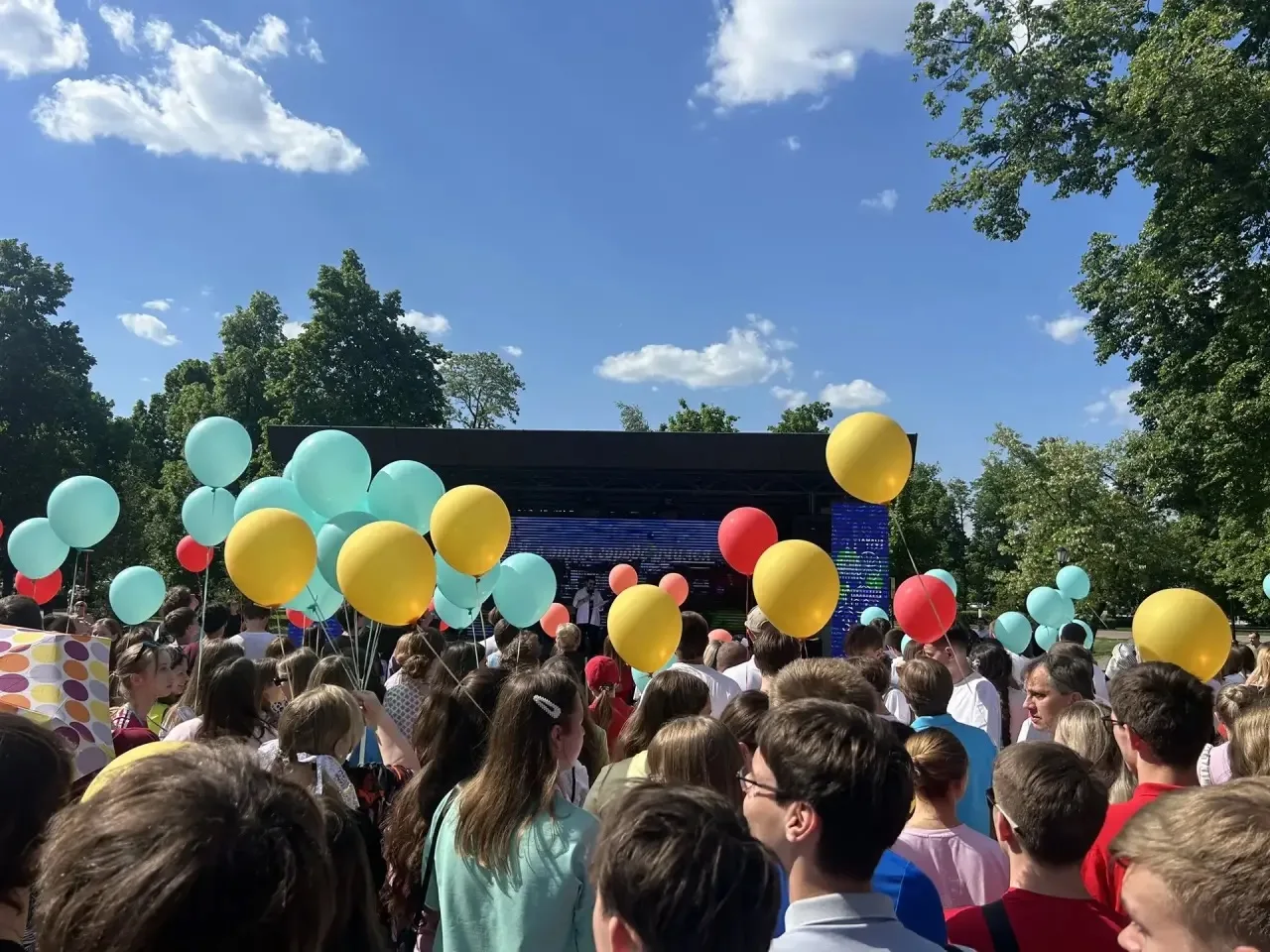 🎓✨ Сегодня в Городском парке Культуры и отдыха для учащихся одиннадцатых классов состоялось мероприя
