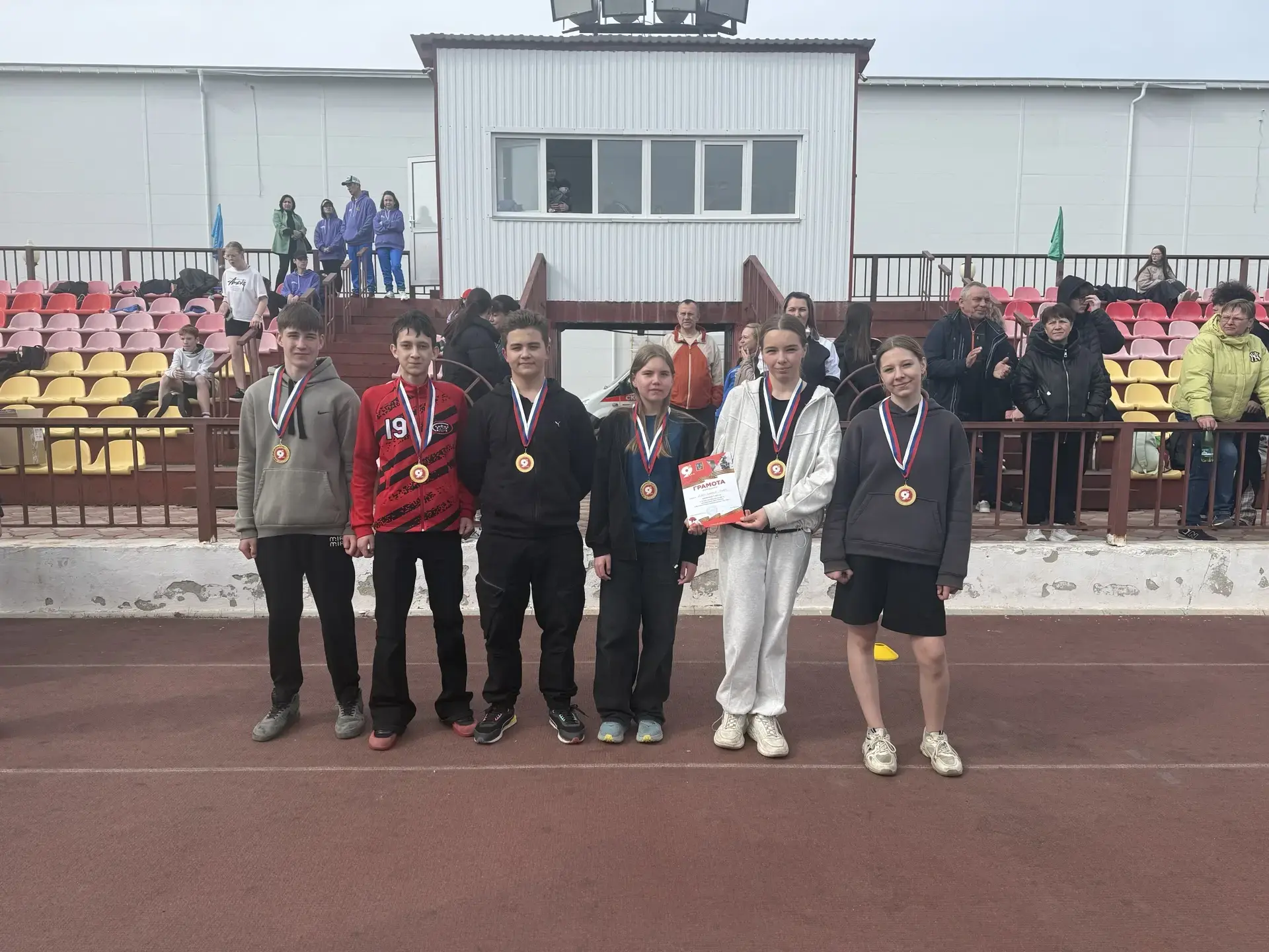 #ПОЗДРАВЛЯЕМ  🏆Гимназисты заняли 1 место в легкоатлетической эстафете, посвященной дню Победы в Вели