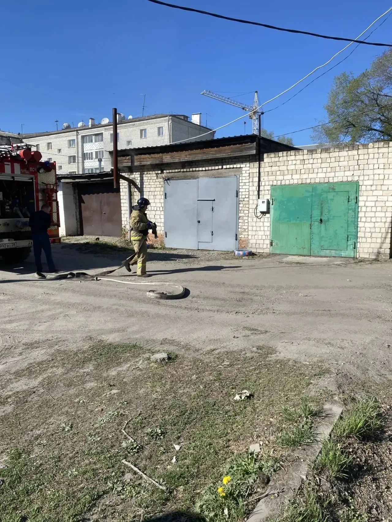Гараж вместе с автомобилем загорелся в Свободном  18 мая в Свободном на улице Октябрьской произошёл 