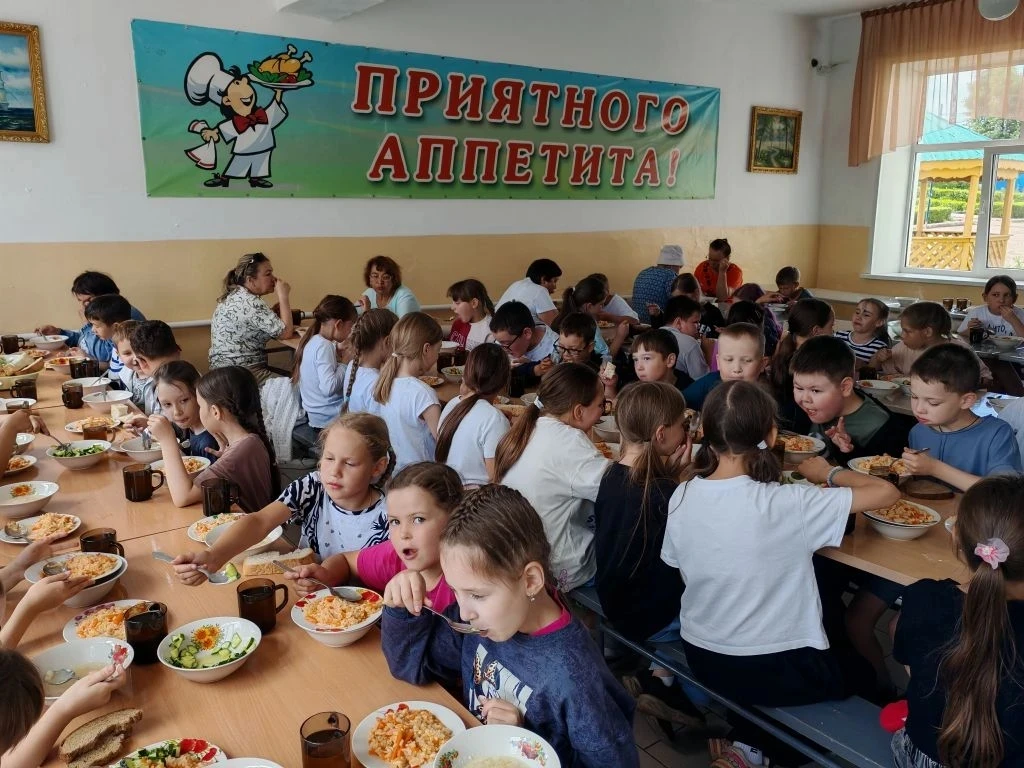 Огромное, искреннее спасибо нашим поварам! 🙏🧑‍🍳 За то, что с заботой и любовью готовят для ребят,