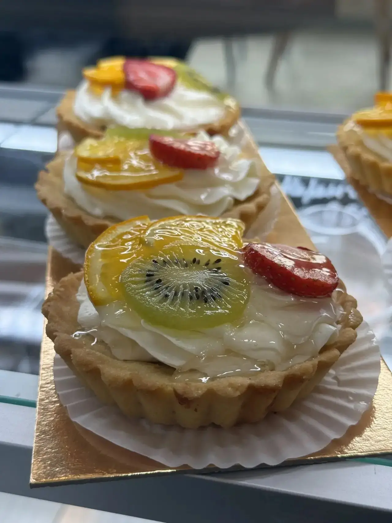Эти тарталетки разбирают со скоростью света😍 Они ооочень вкусные🤤

Уже на витрине, успевайте забра