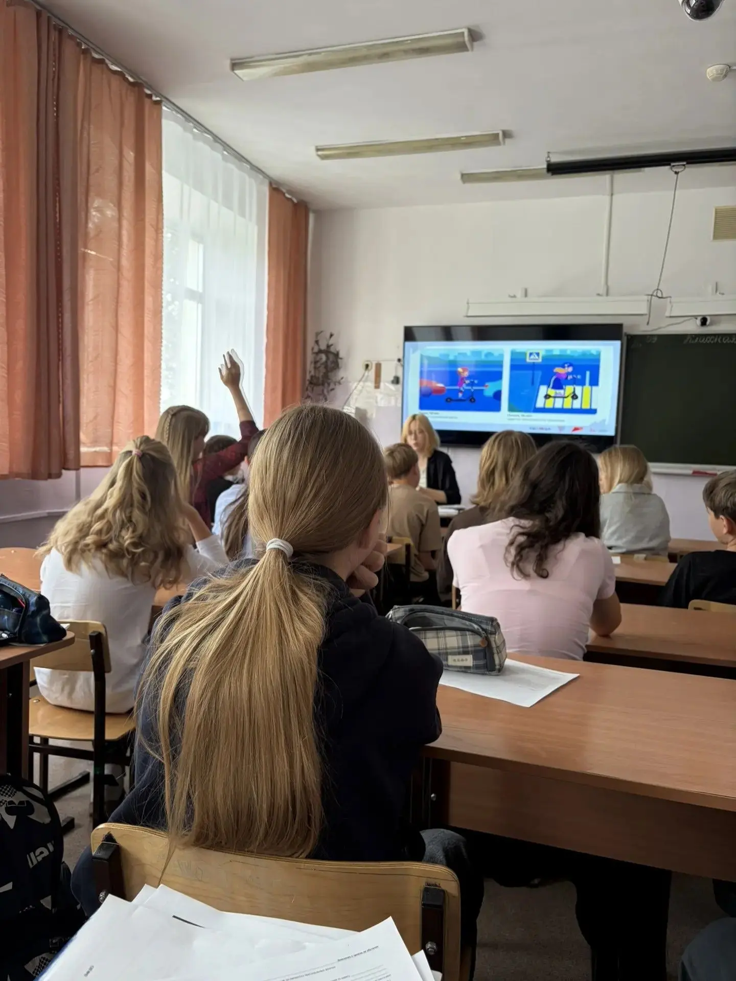 Учащиеся 7 «Б» класса приняли участие в дискуссии «Безопасные дороги», посвящённой  пра...