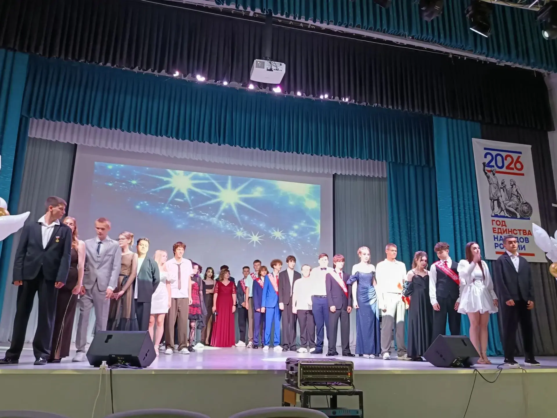 Вот он, выпускной в 11 классе! Грустный, прощальный праздник! Праздник расставания, пра...