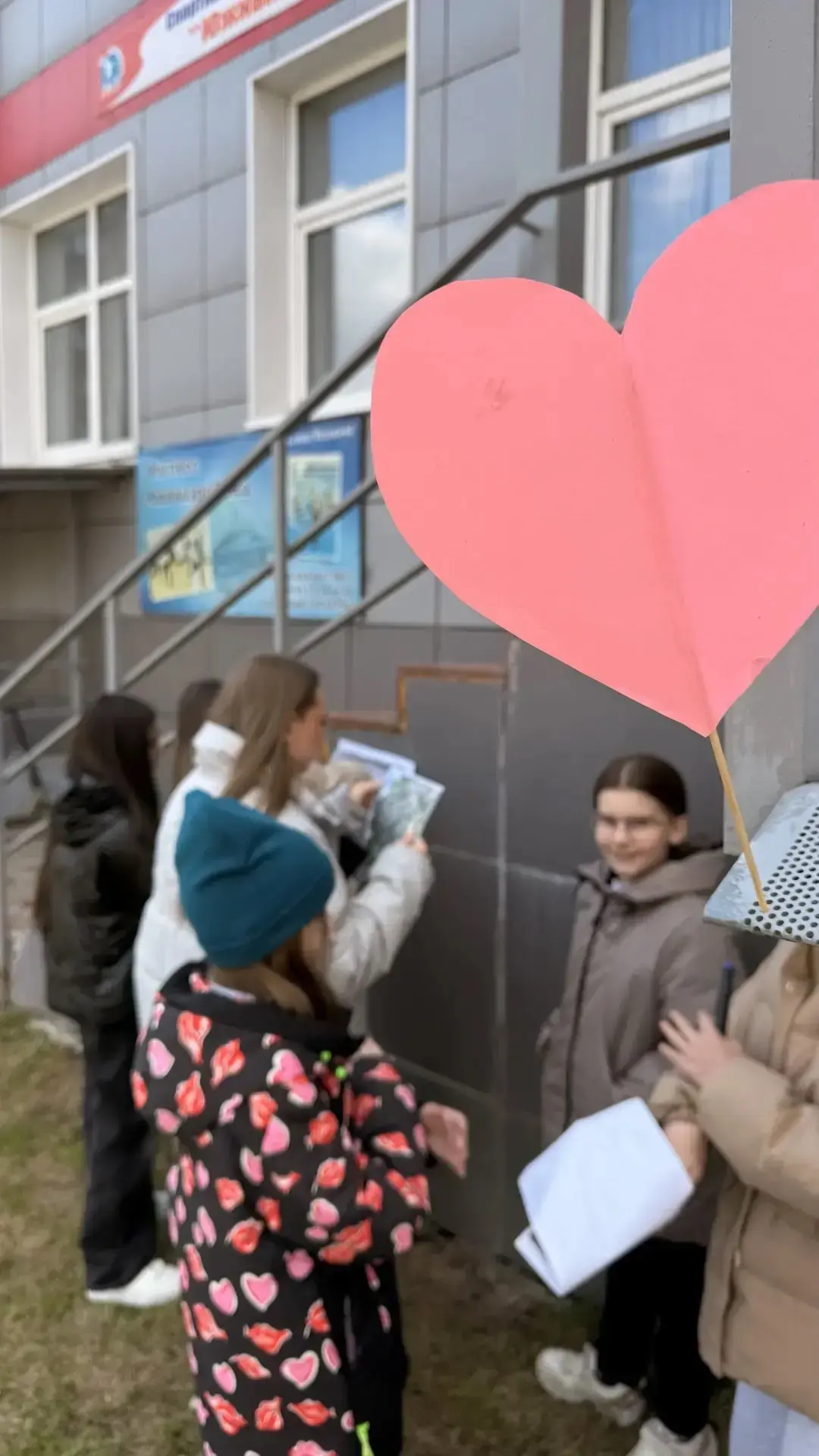 Сегодня активист школьного ученического самоуправления «Новое энергичное поколение« Кусова Милана и 