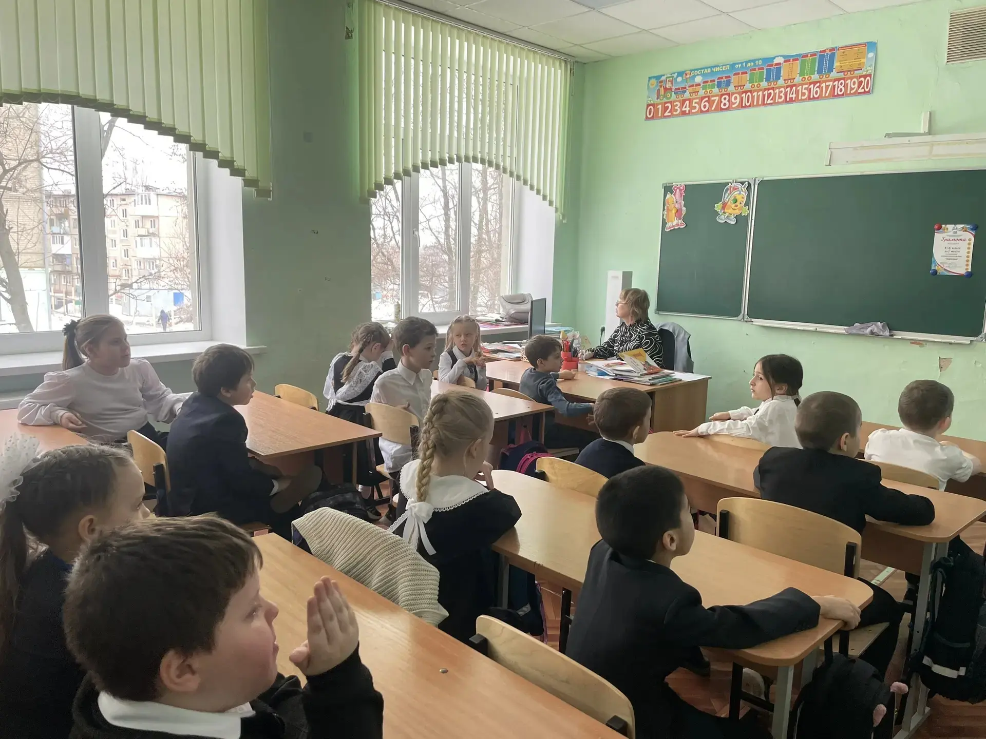 ПРАЗДНИК ПРОФЕССИЙ В 1В КЛАССЕ: ГОРДОСТЬ ЗА РОДИТЕЛЕЙ И МЕЧТЫ О БУДУЩЕМ!  В 1В классе прошел по-наст