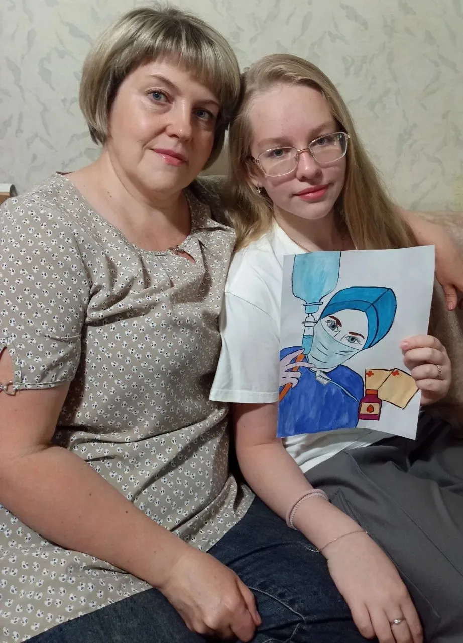 Елизавета Лупачевская. 13 лет. Собирается стать врачом, чтобы помогать людям, как и ее мама - медици