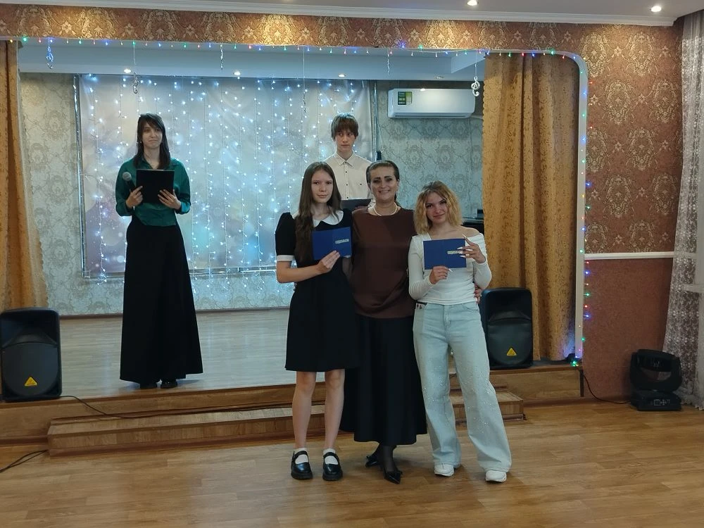 🎻В добрый путь, выпускники! 🎻
Вот и позади годы удивительного творчества: гаммы, этюды, концерты, 