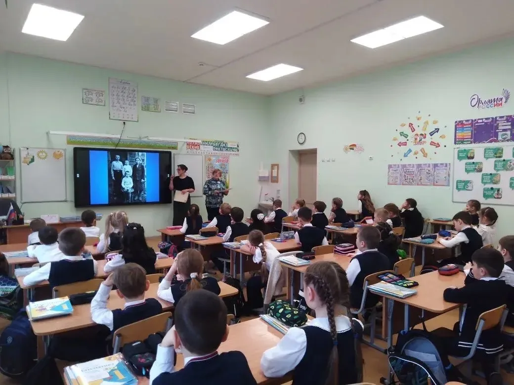 13 апреля в 1А классе был проведён информационный час «Знаете, каким он парнем был!».👨‍🚀 Познаватель