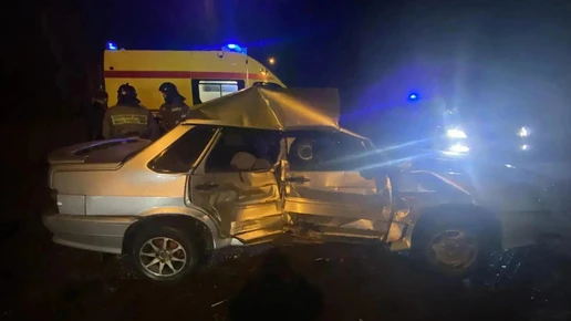 В Ачинске иномарка столкнулась с LADA: пассажир погиб на месте