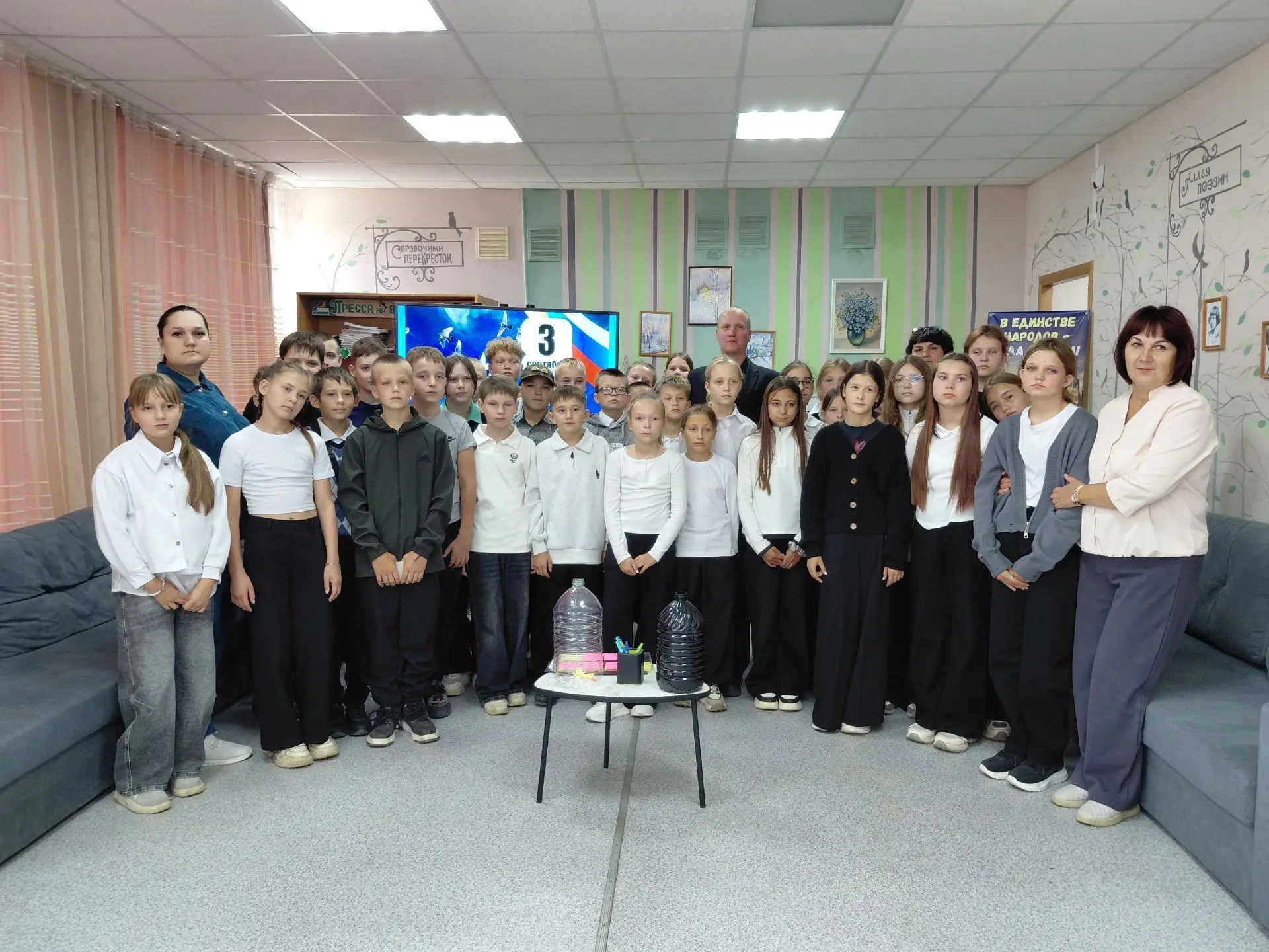 Сегодня, 3 сентября в нашей школе прошел час памяти, посвященный трагедии в Беслане.