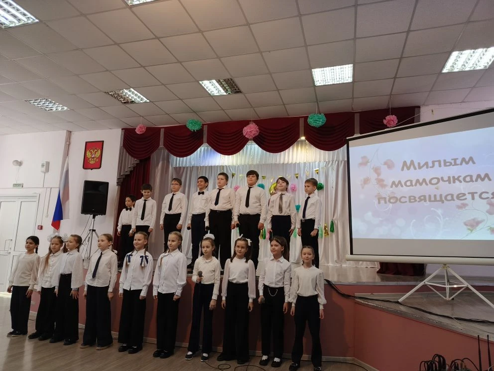 "ВЕСЕННЕЕ КОНФЕТТИ" в актовом зале! 💥🌷☀ Сегодня в нашем лицее было особенно тепло и солнечно, даже н