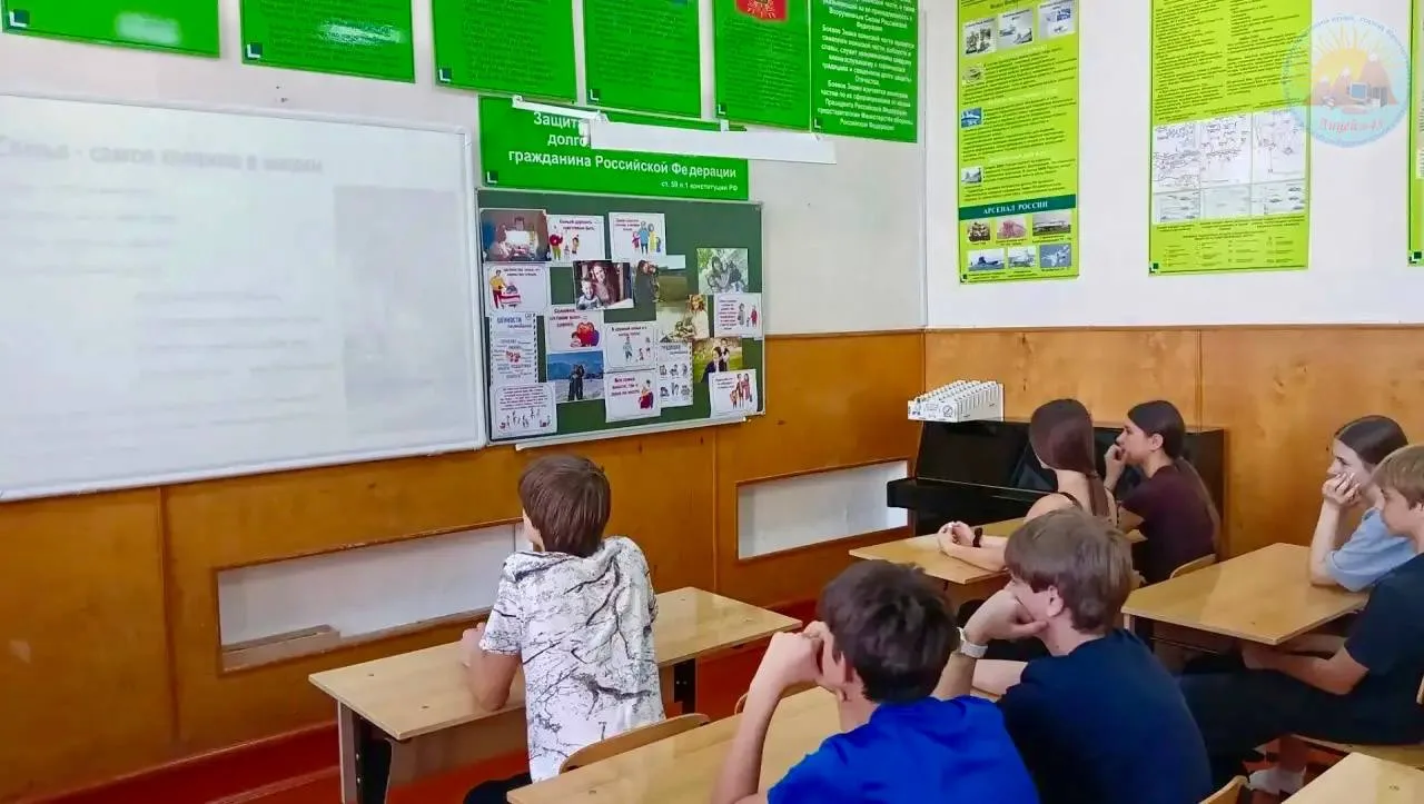 В рамках проекта «Могу чувствовать» на летней площадке прошёл особенный час общения, по...