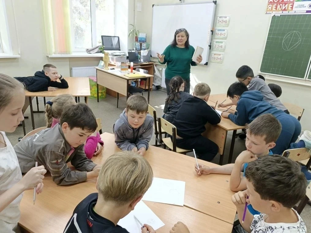 Специалисты центра «Семья» продолжают работу в рамках летней оздоровительной кампании, и для ребят и