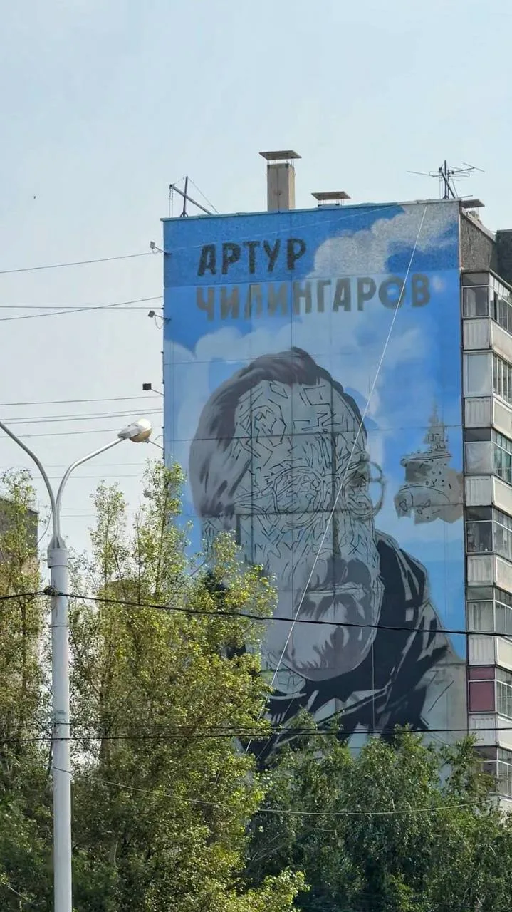 Совсем скоро готовый мурал украсит многоэтажку в Северном.
