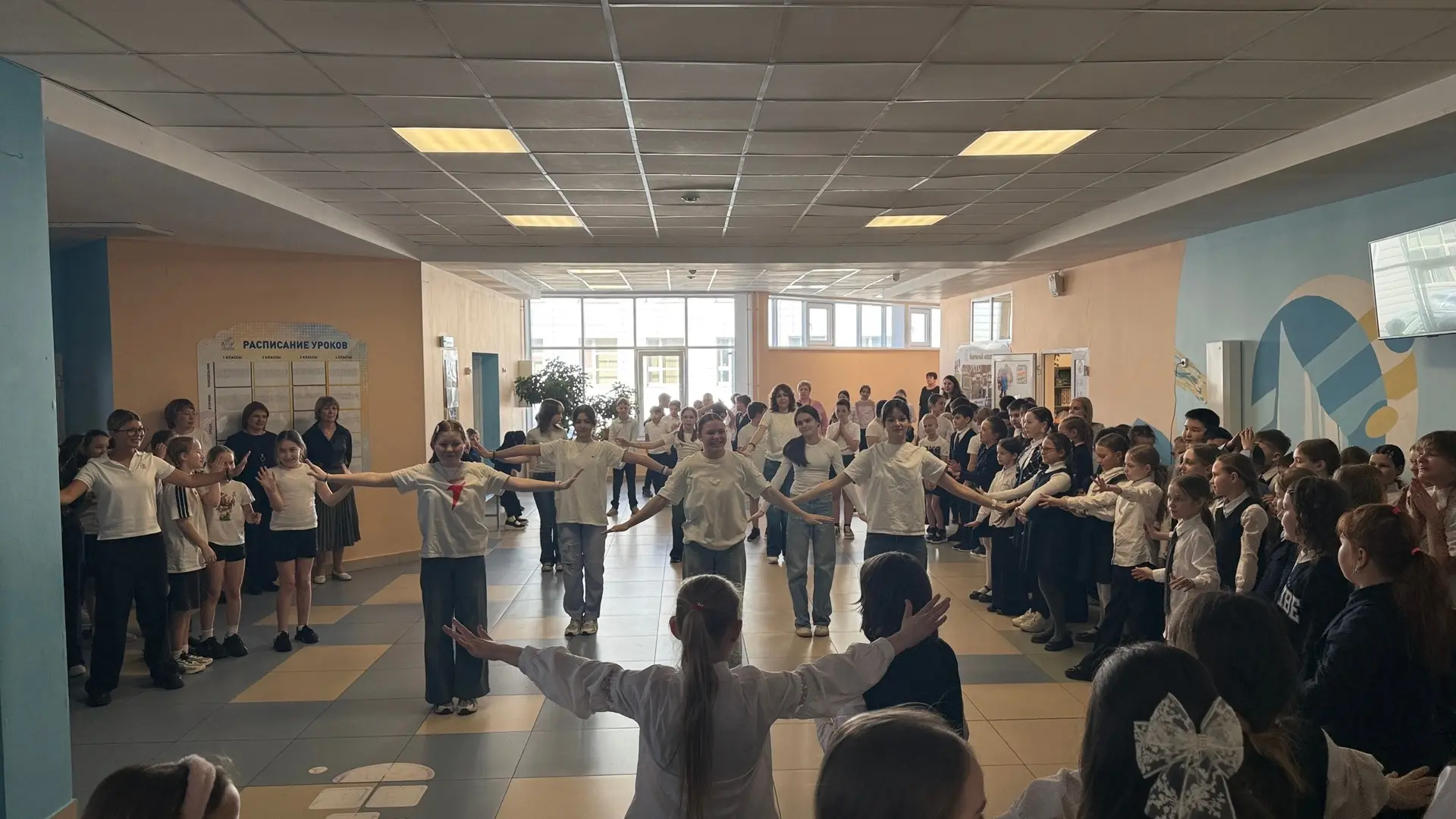 🚀✨ Космический день здоровья прошел вчера для учеников 2 и 4 классов! ✨🚀  Вчера наши маленькие космо