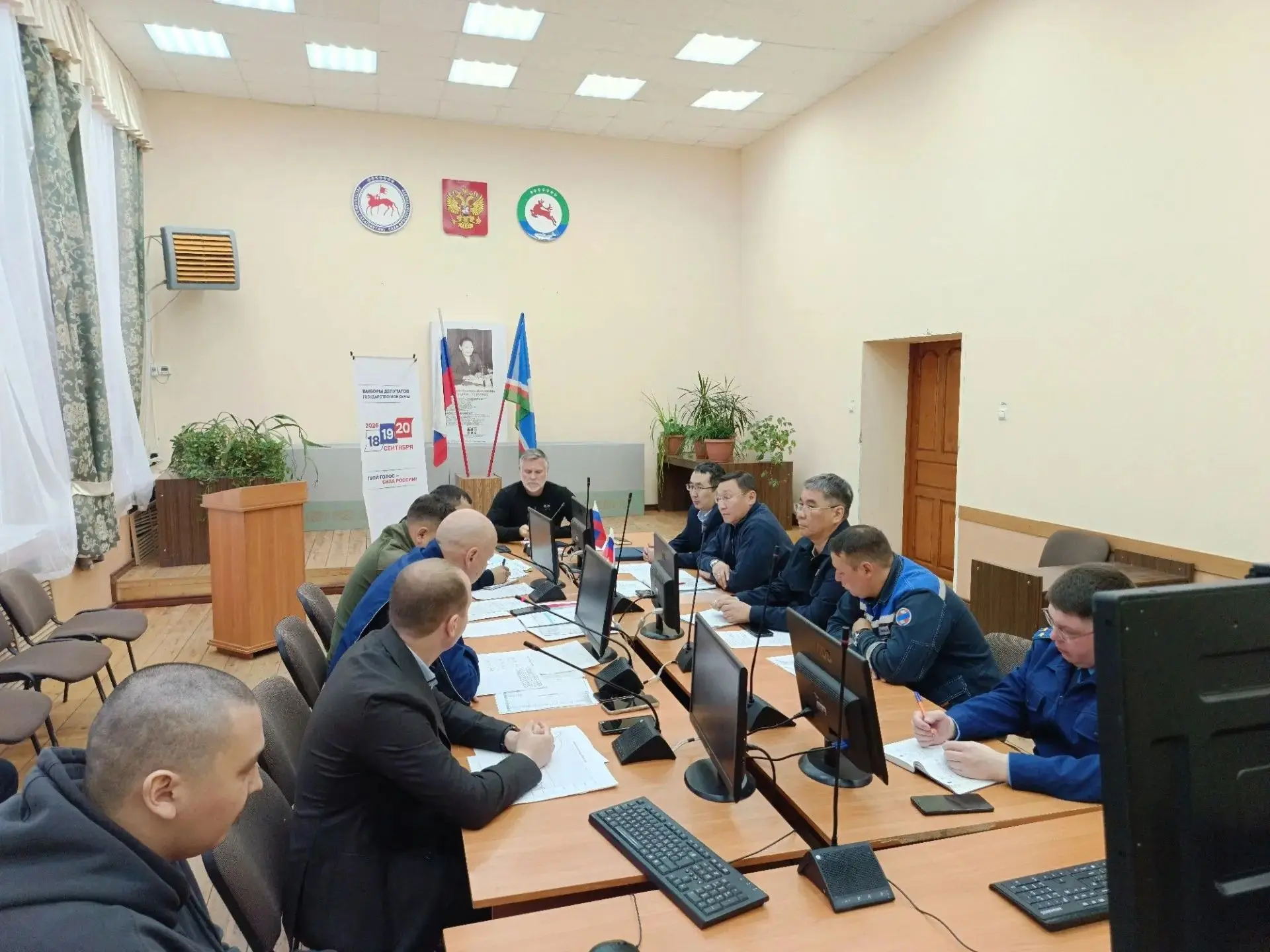 Сегодня в Чокурдахе провел совещание по вопросу завоза жизнеобеспечивающих грузов на ре...