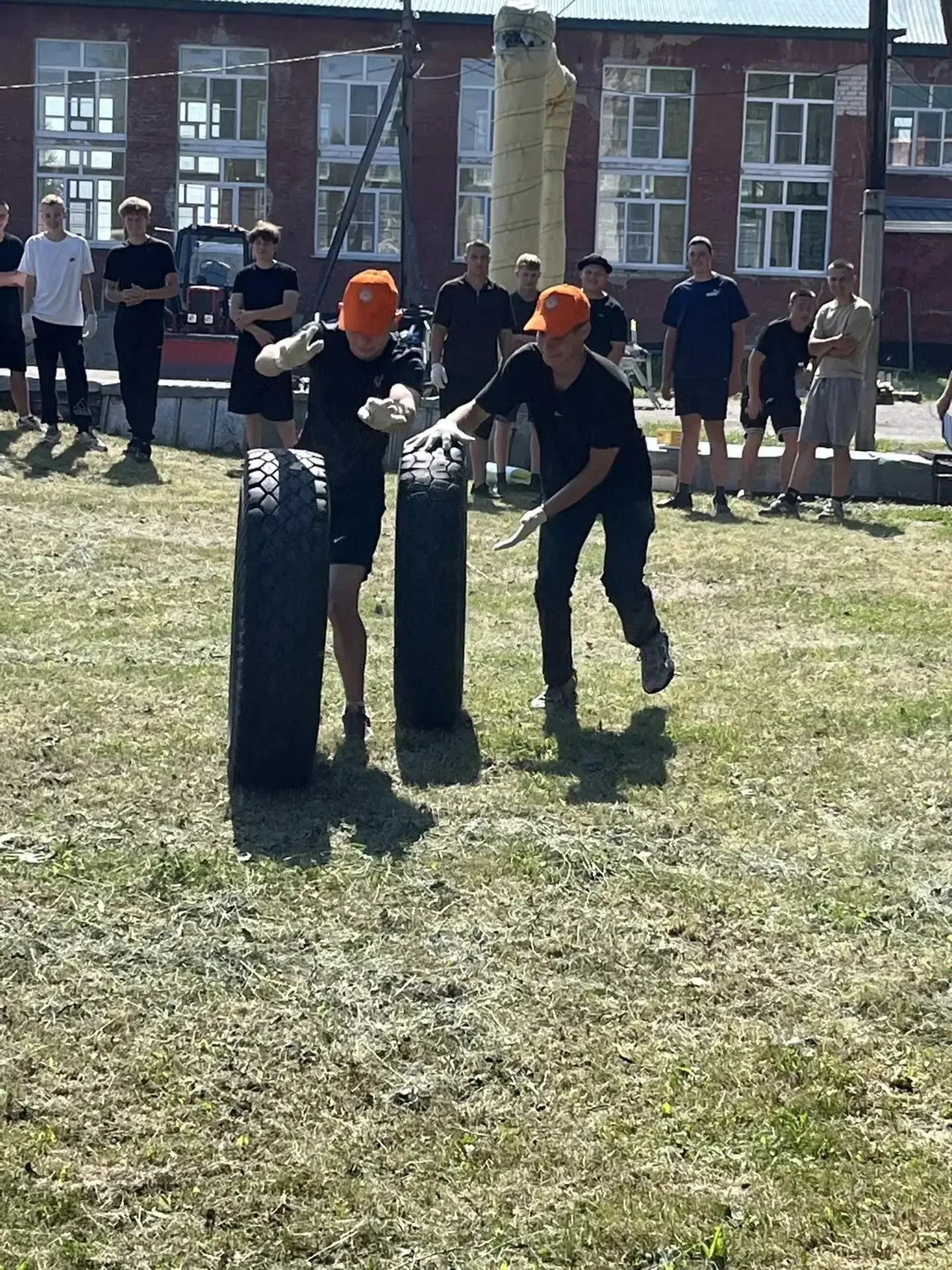 🛞17 июня прошла спортивная игра «Безопасное колесо» среди студентов-автомехаников первого курса. 

